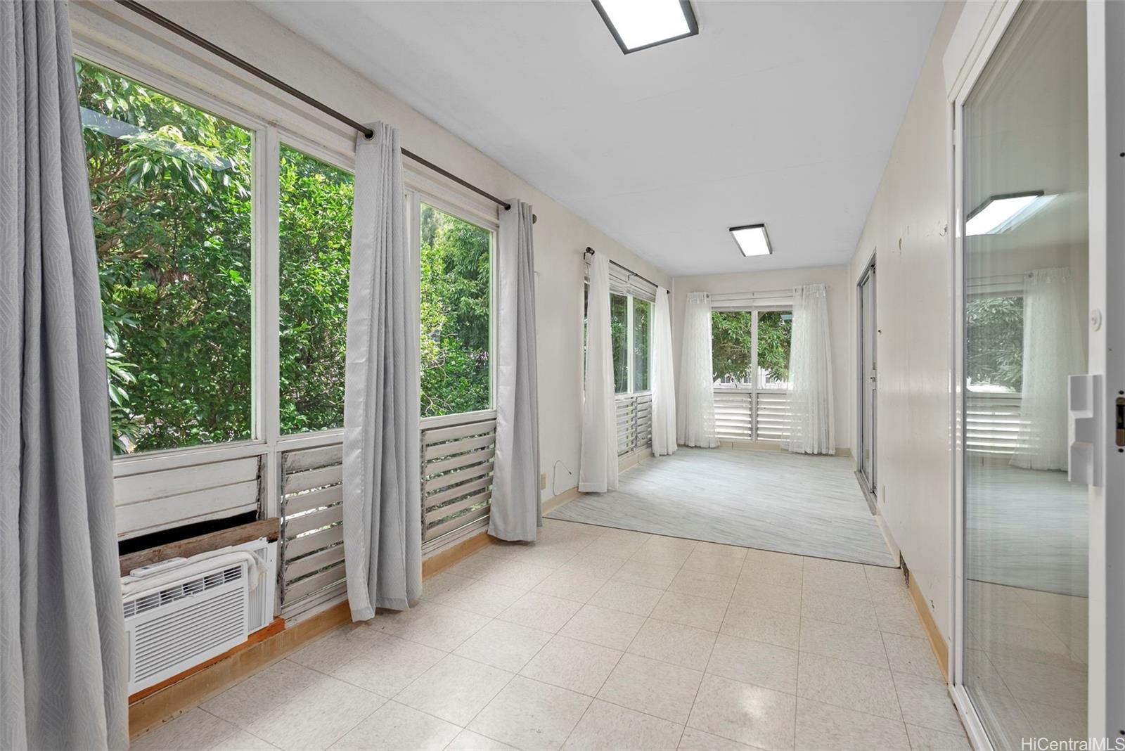Photo 19 of 25