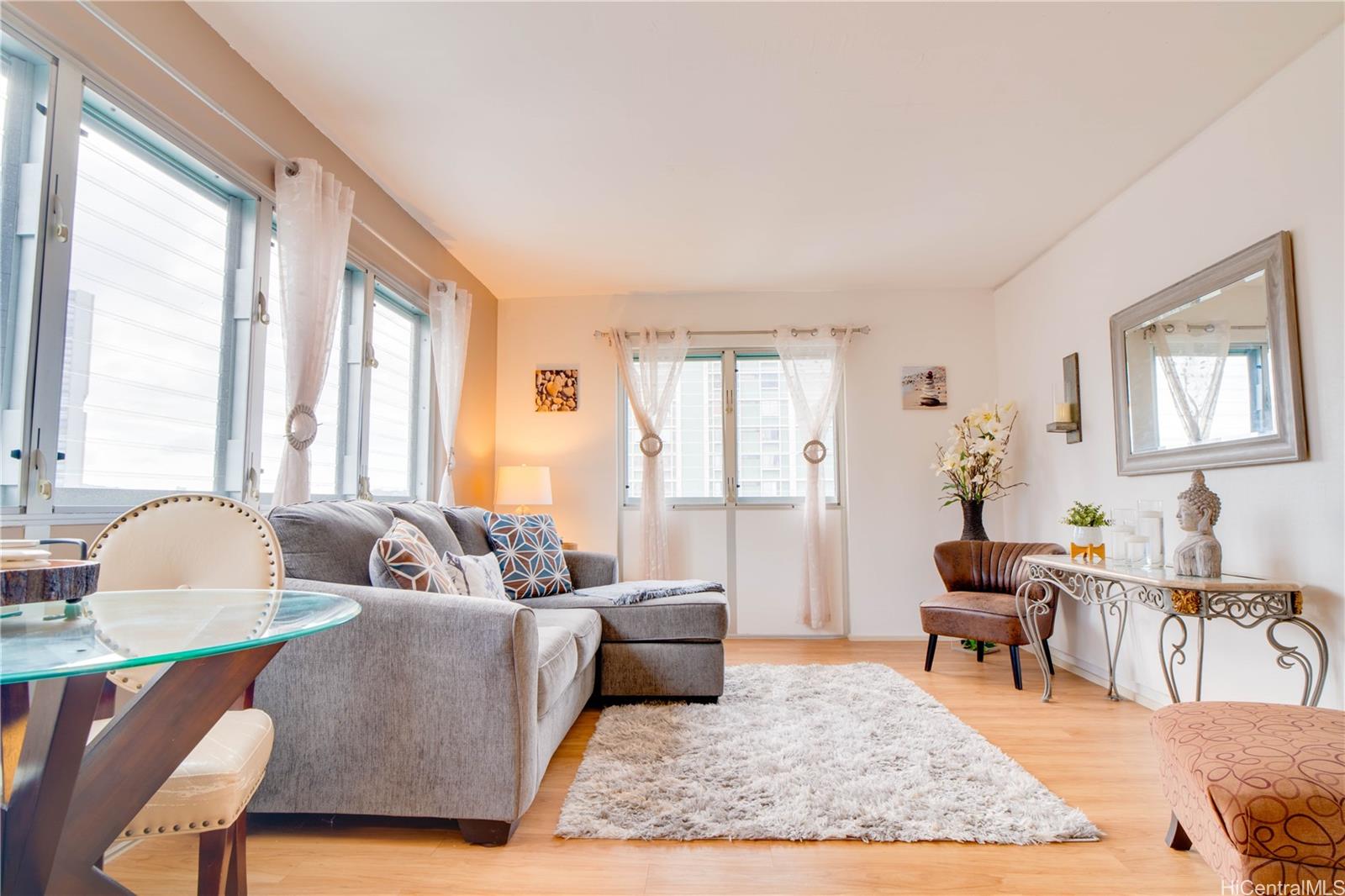 509 University Avenue  Unit 908