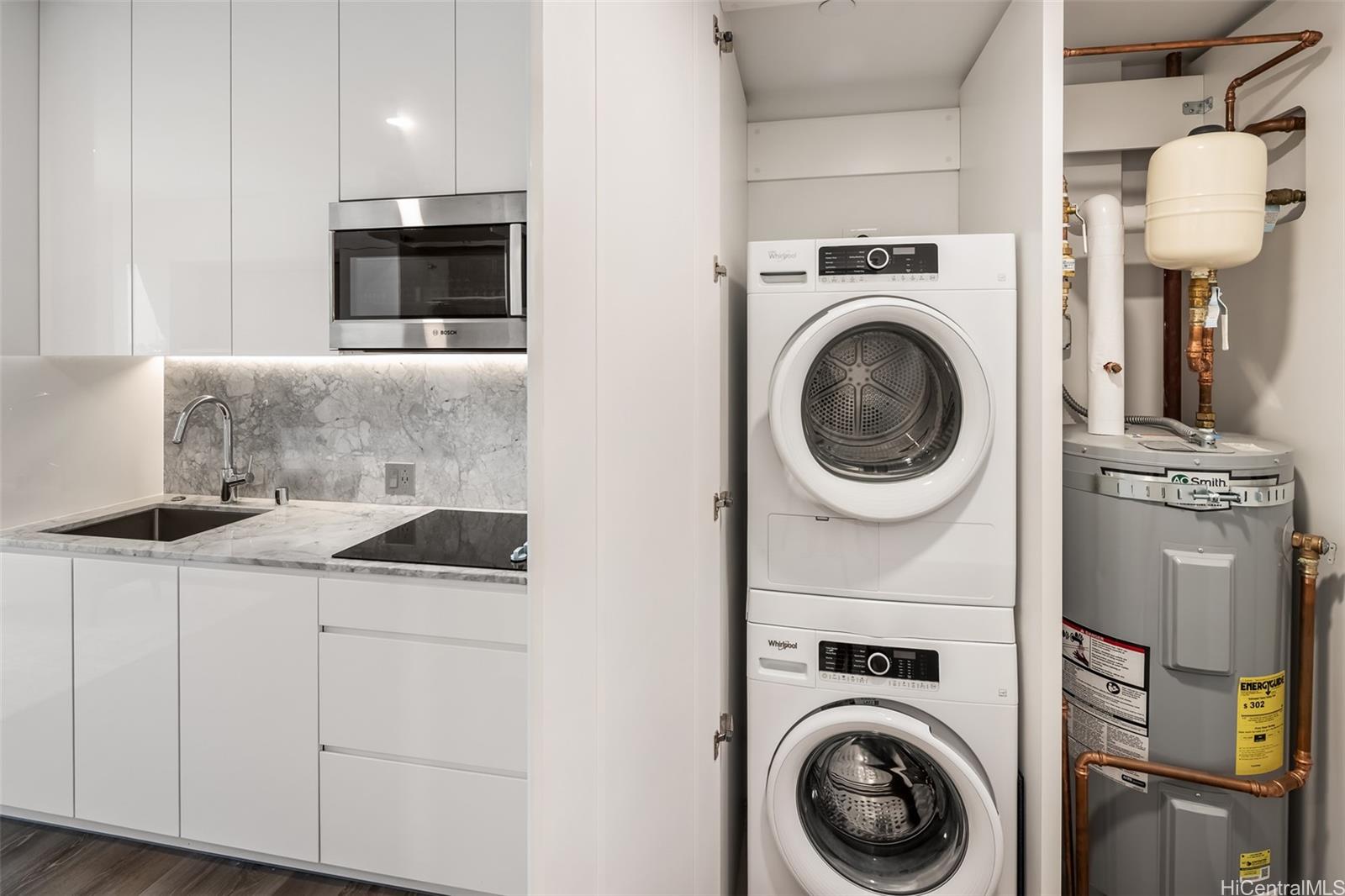 987 Queen Street  Unit 525