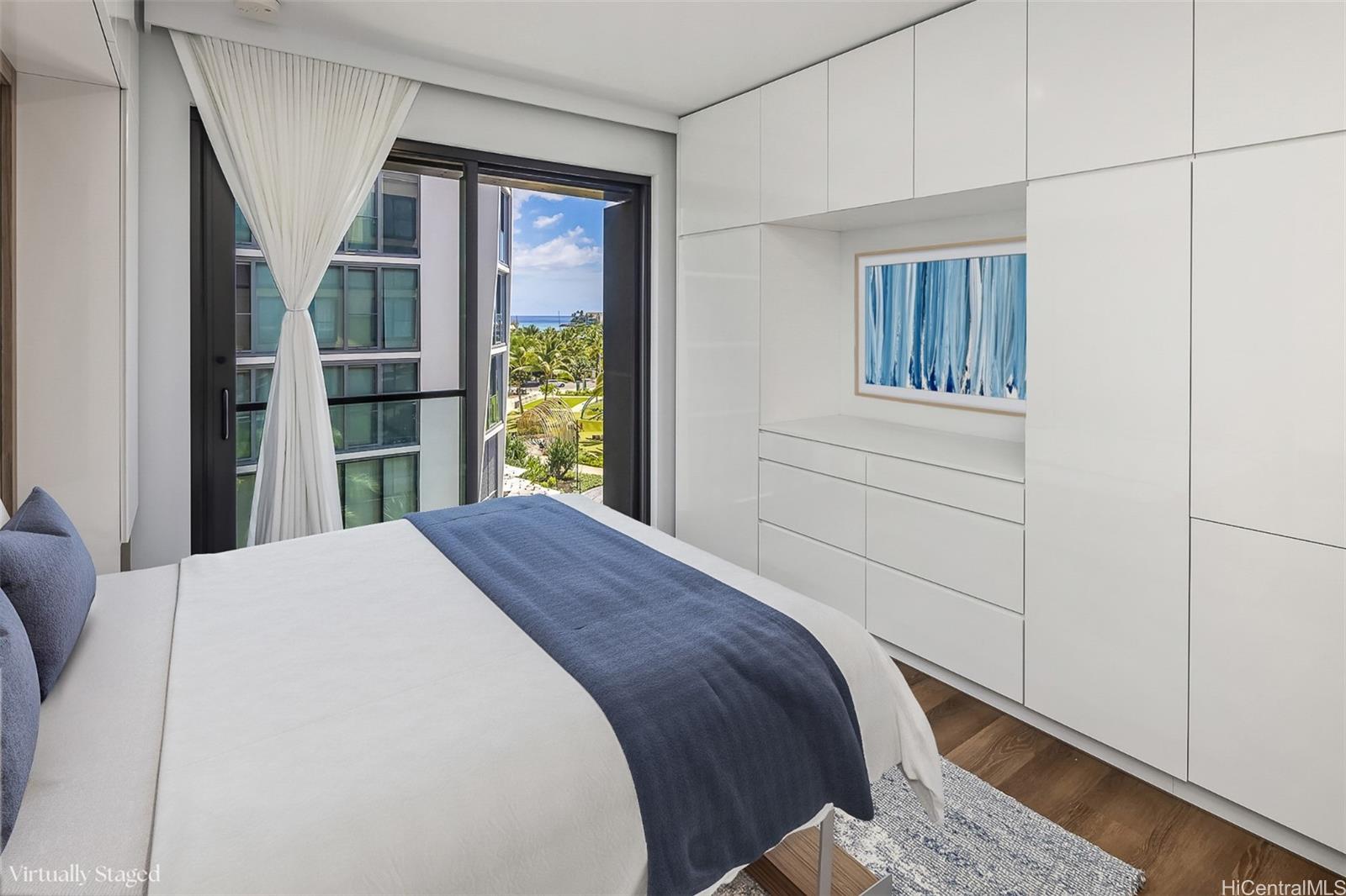987 Queen Street  Unit 525