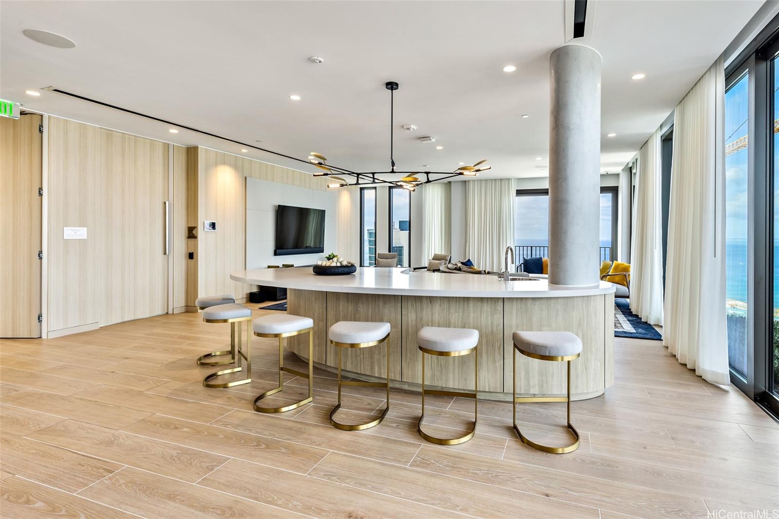 987 Queen Street  Unit 525