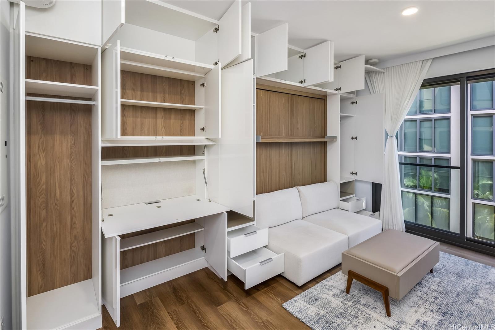 987 Queen Street  Unit 525