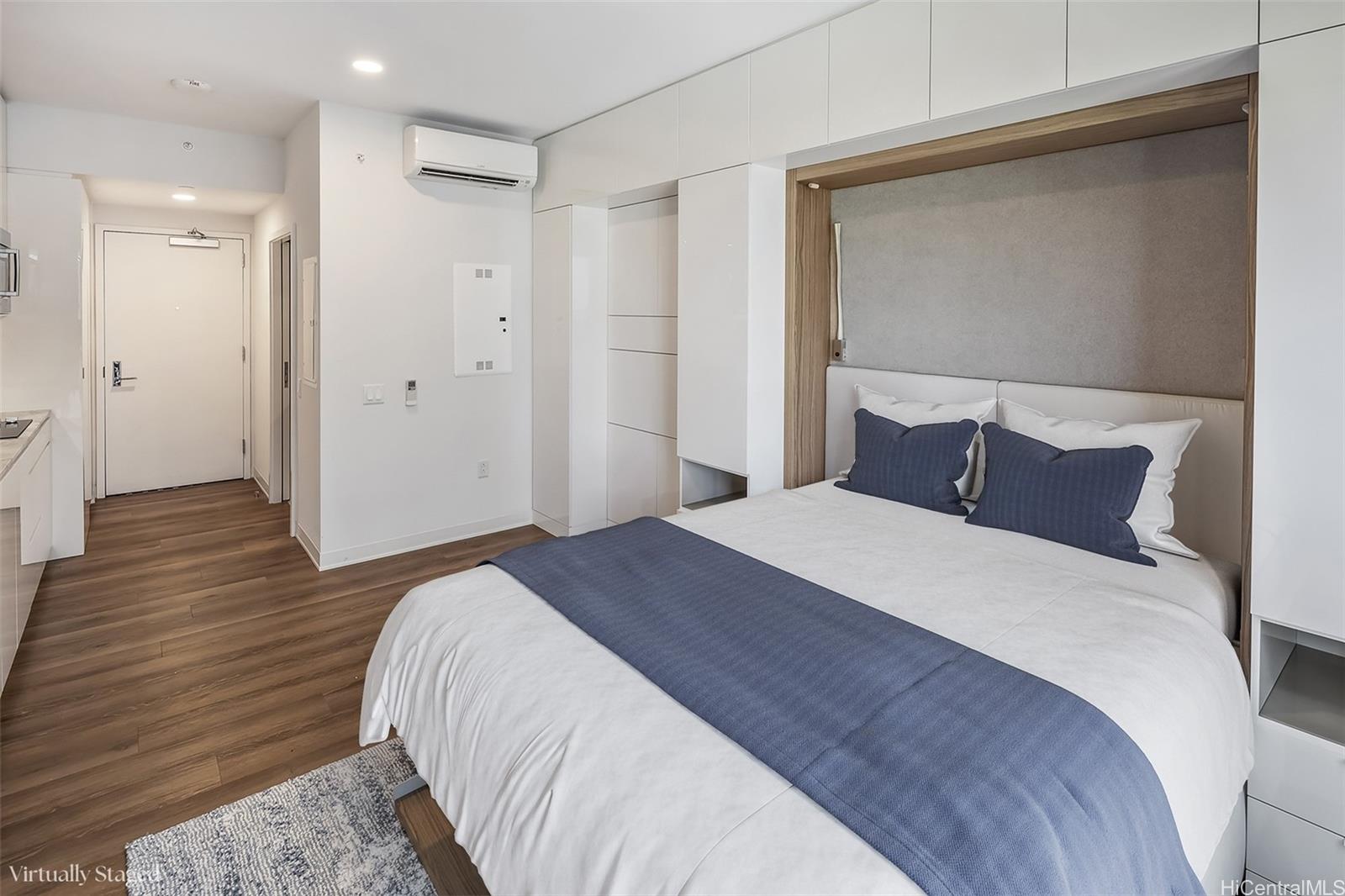 987 Queen Street  Unit 525