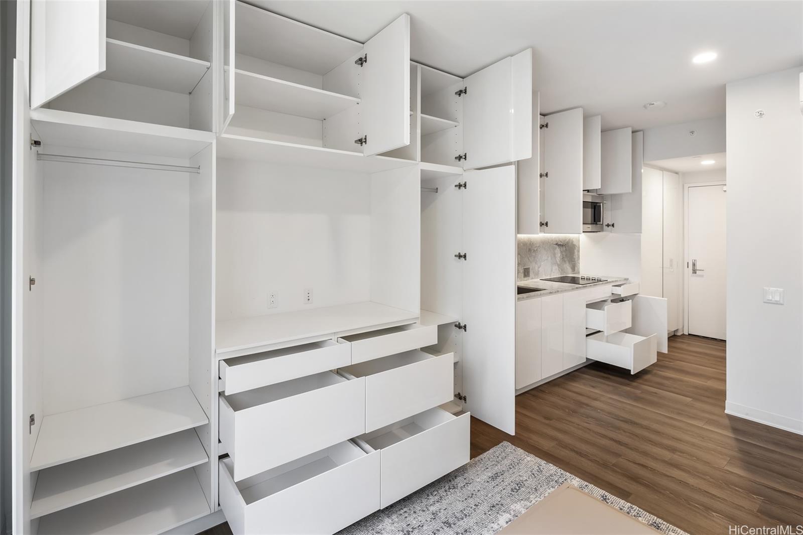 987 Queen Street  Unit 525