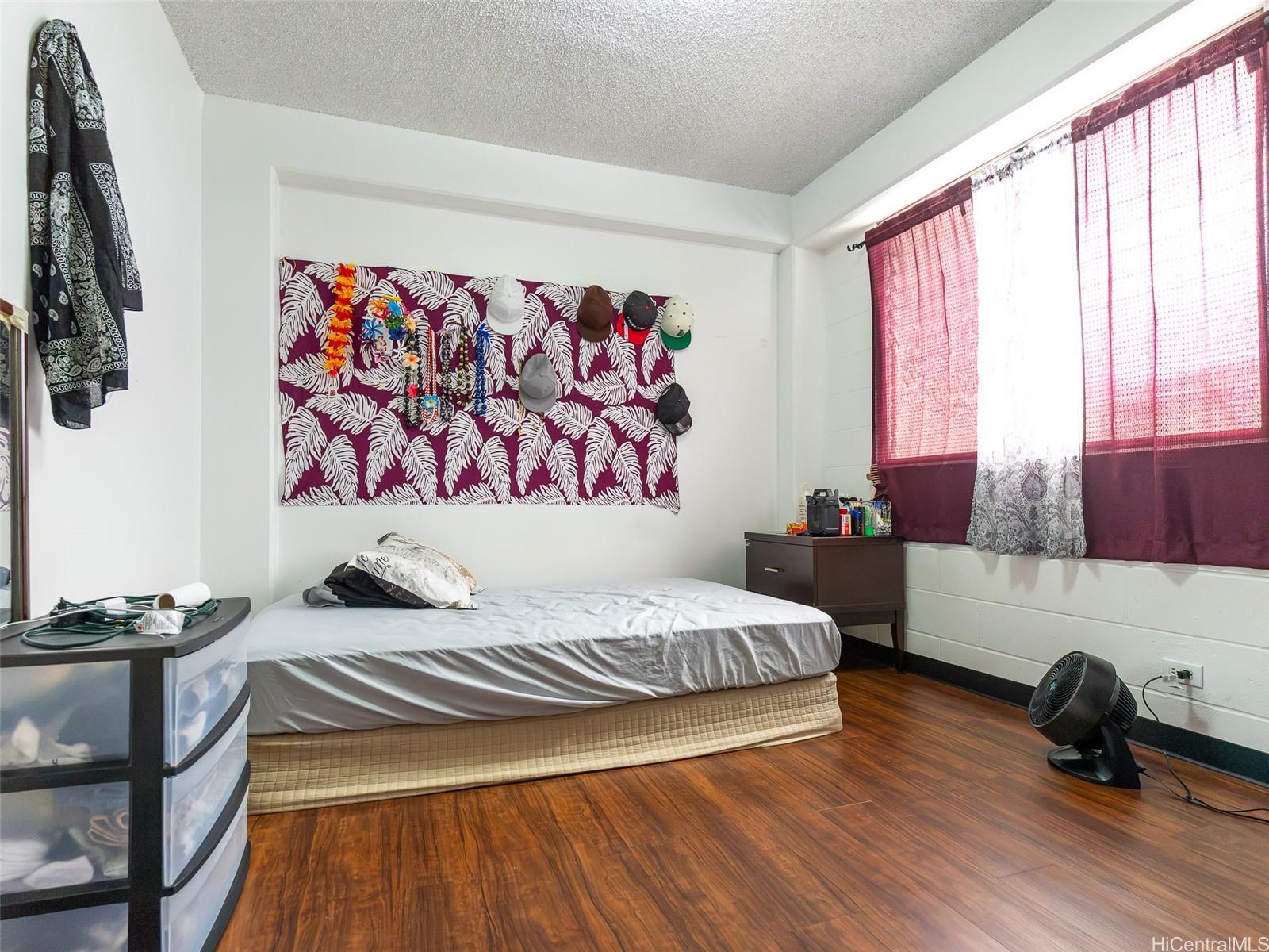 Photo 17 of 25