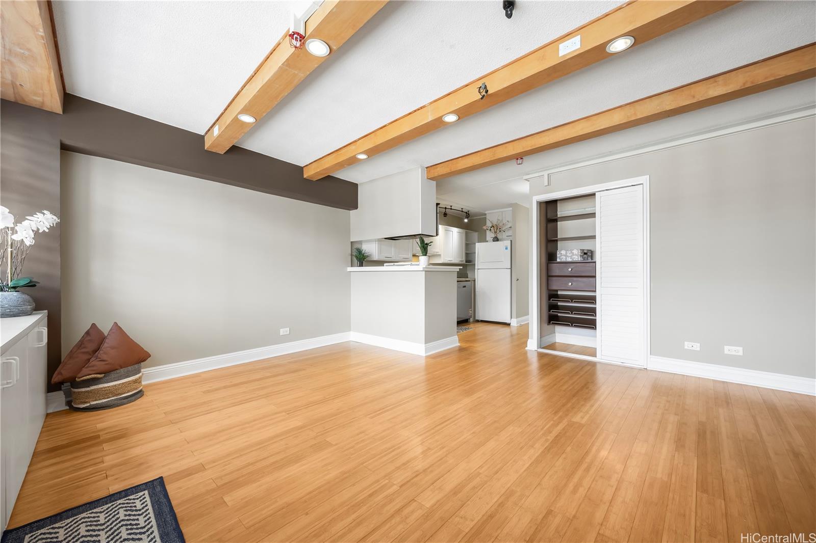 2333 Kapiolani Boulevard  Unit 3106