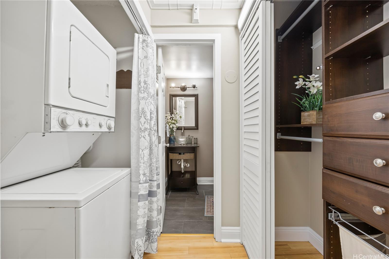 2333 Kapiolani Boulevard  Unit 3106