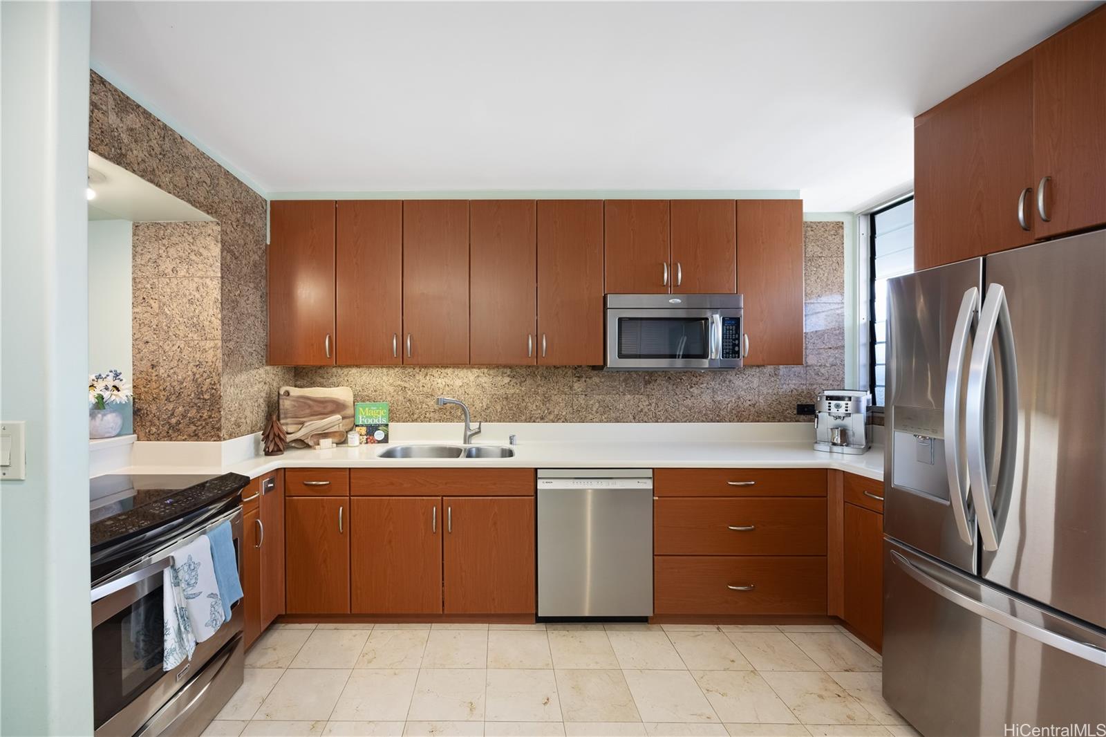 500 University Avenue  Unit 2204
