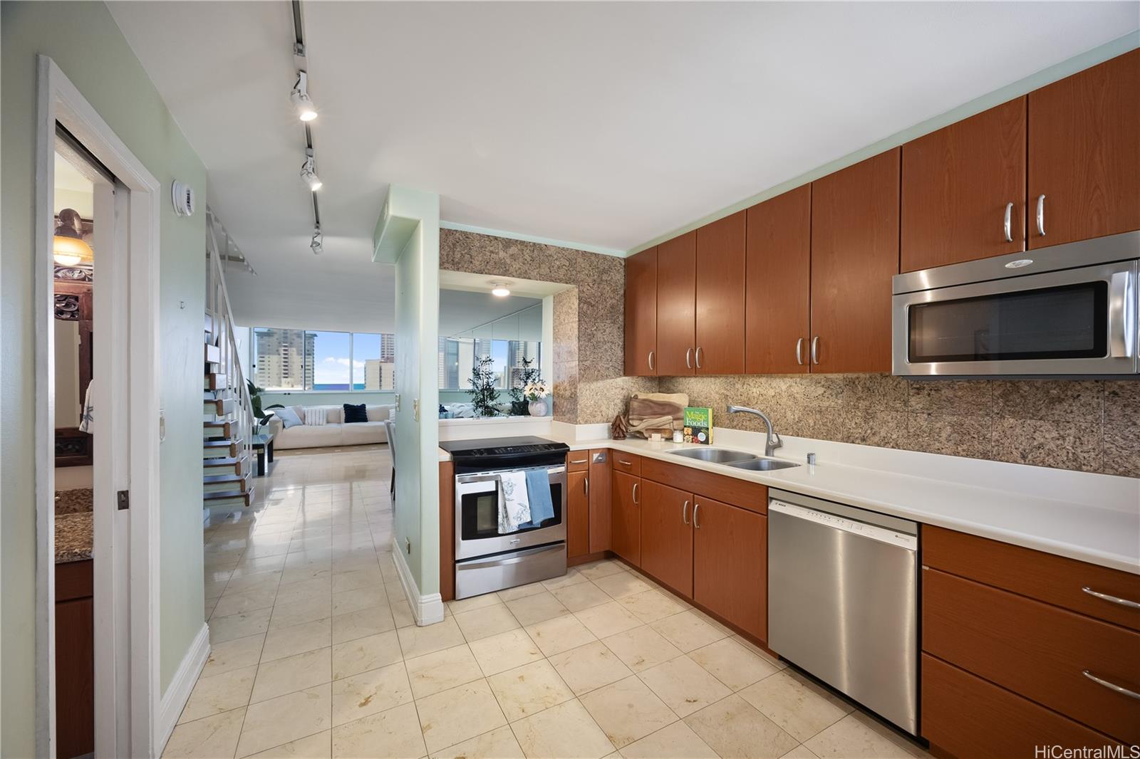 500 University Avenue  Unit 2204