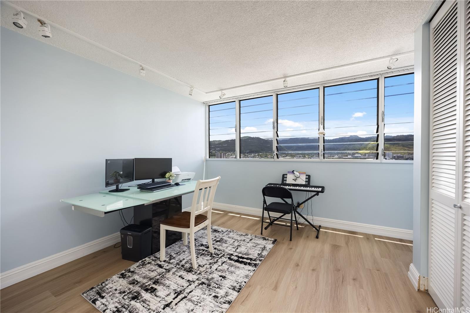 500 University Avenue  Unit 2204