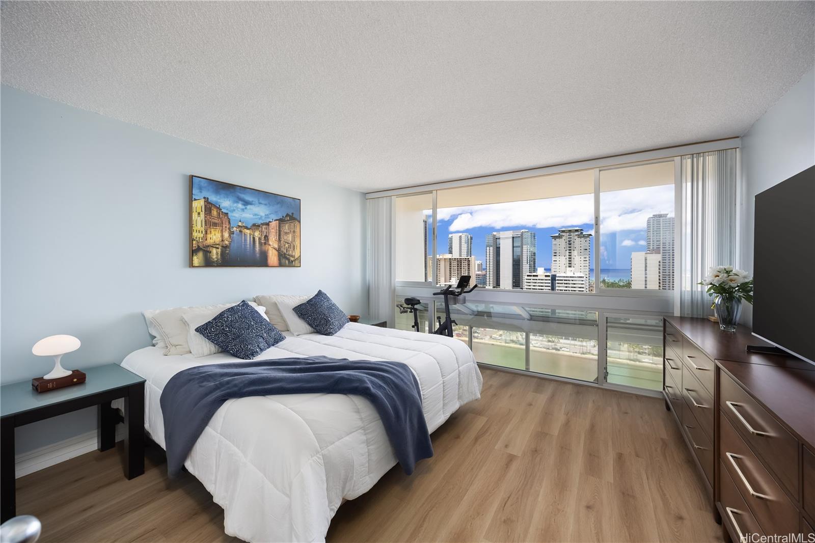 500 University Avenue  Unit 2204