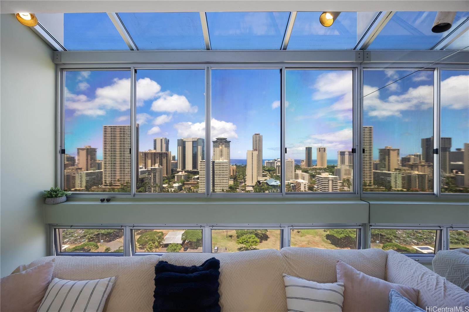 500 University Avenue  Unit 2204