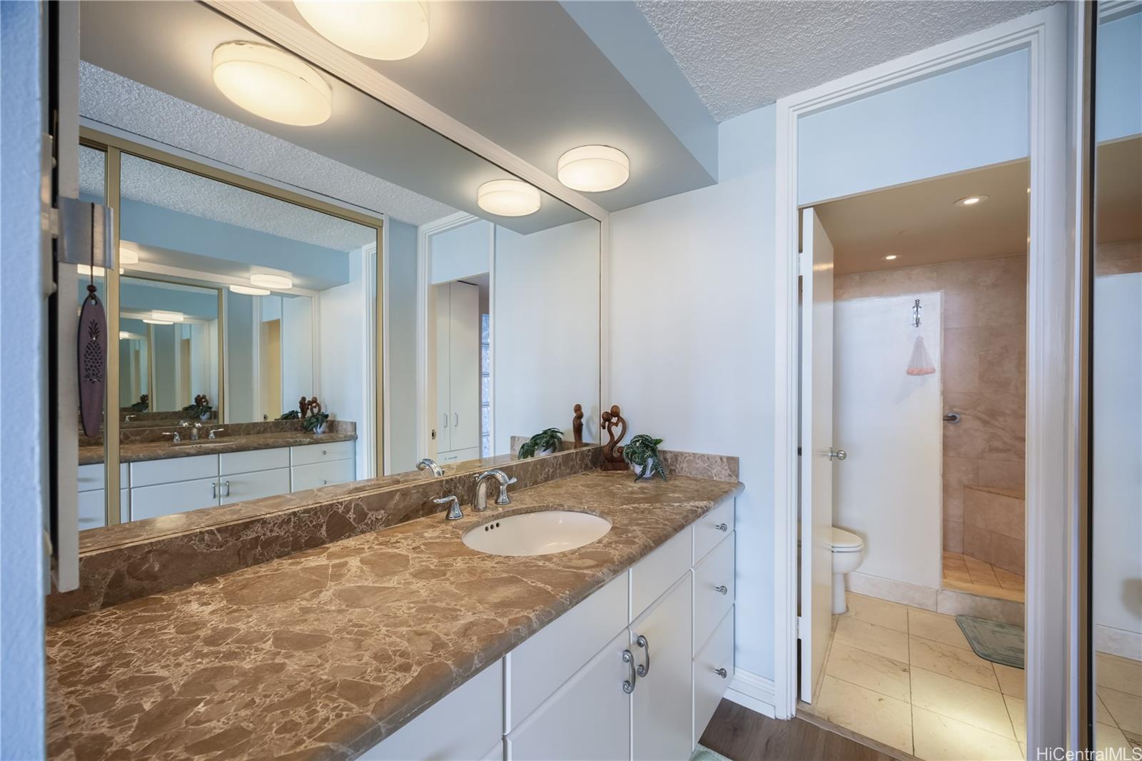 500 University Avenue  Unit 2204