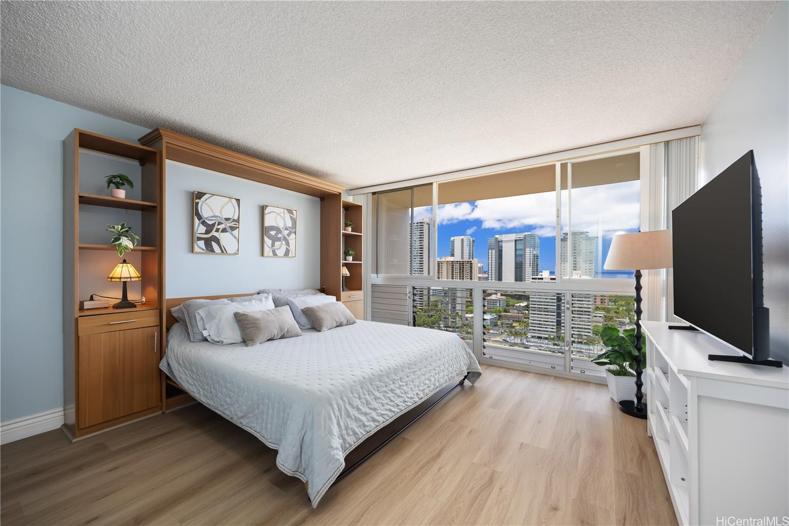 500 University Avenue  Unit 2204