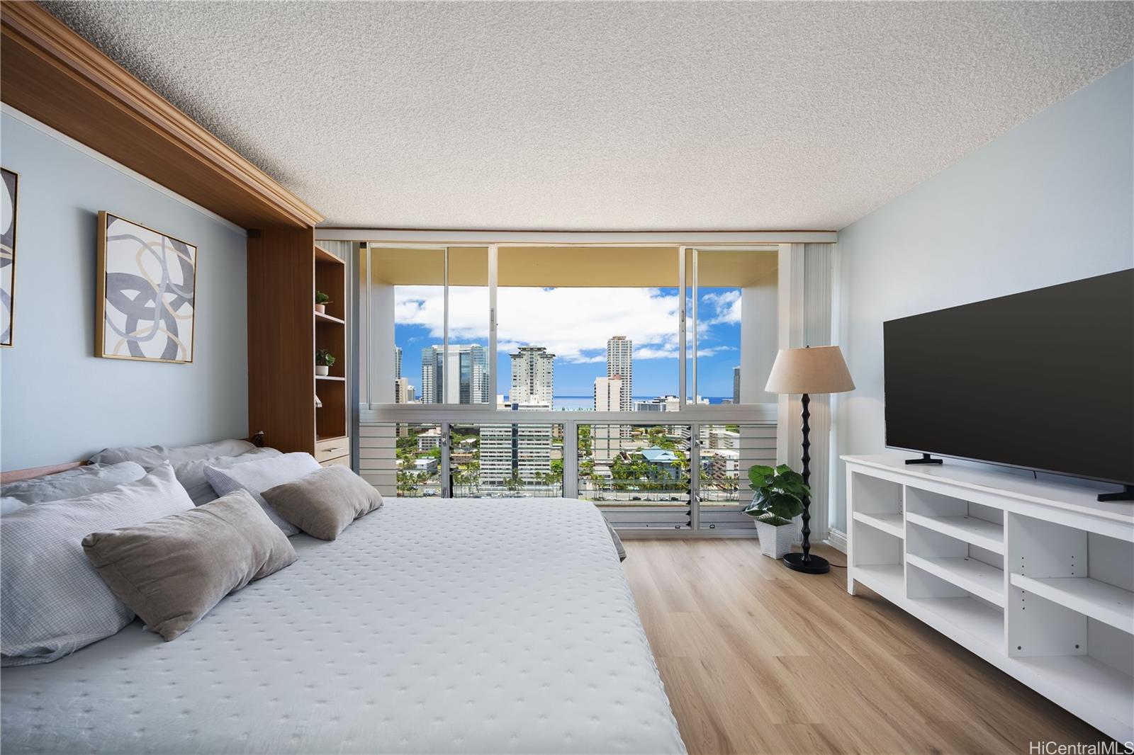 500 University Avenue  Unit 2204