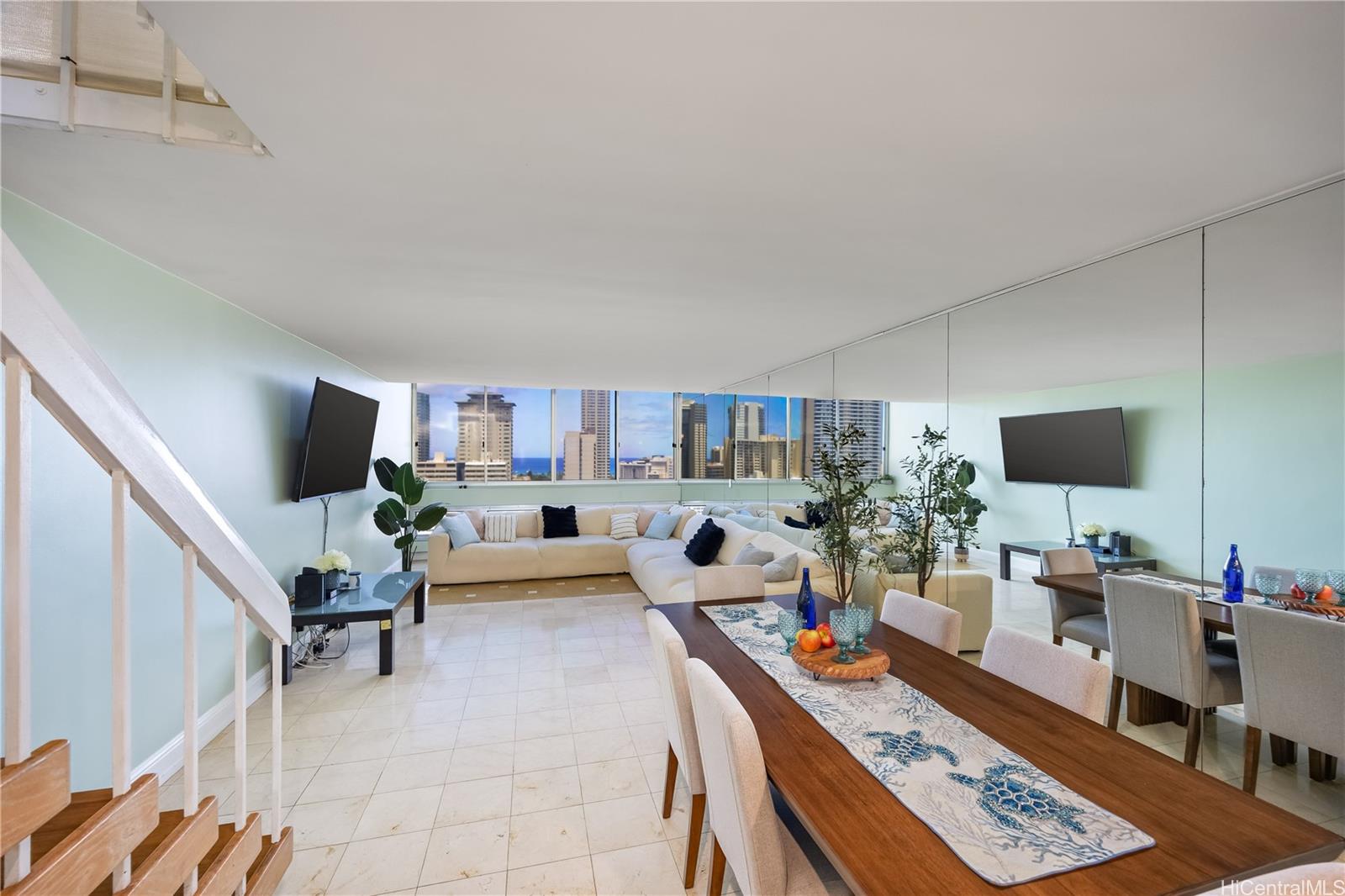 500 University Avenue  Unit 2204
