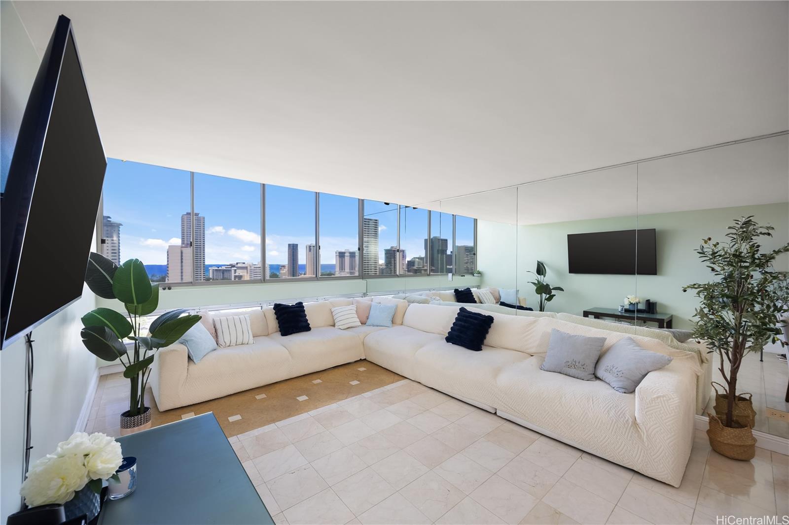 500 University Avenue  Unit 2204
