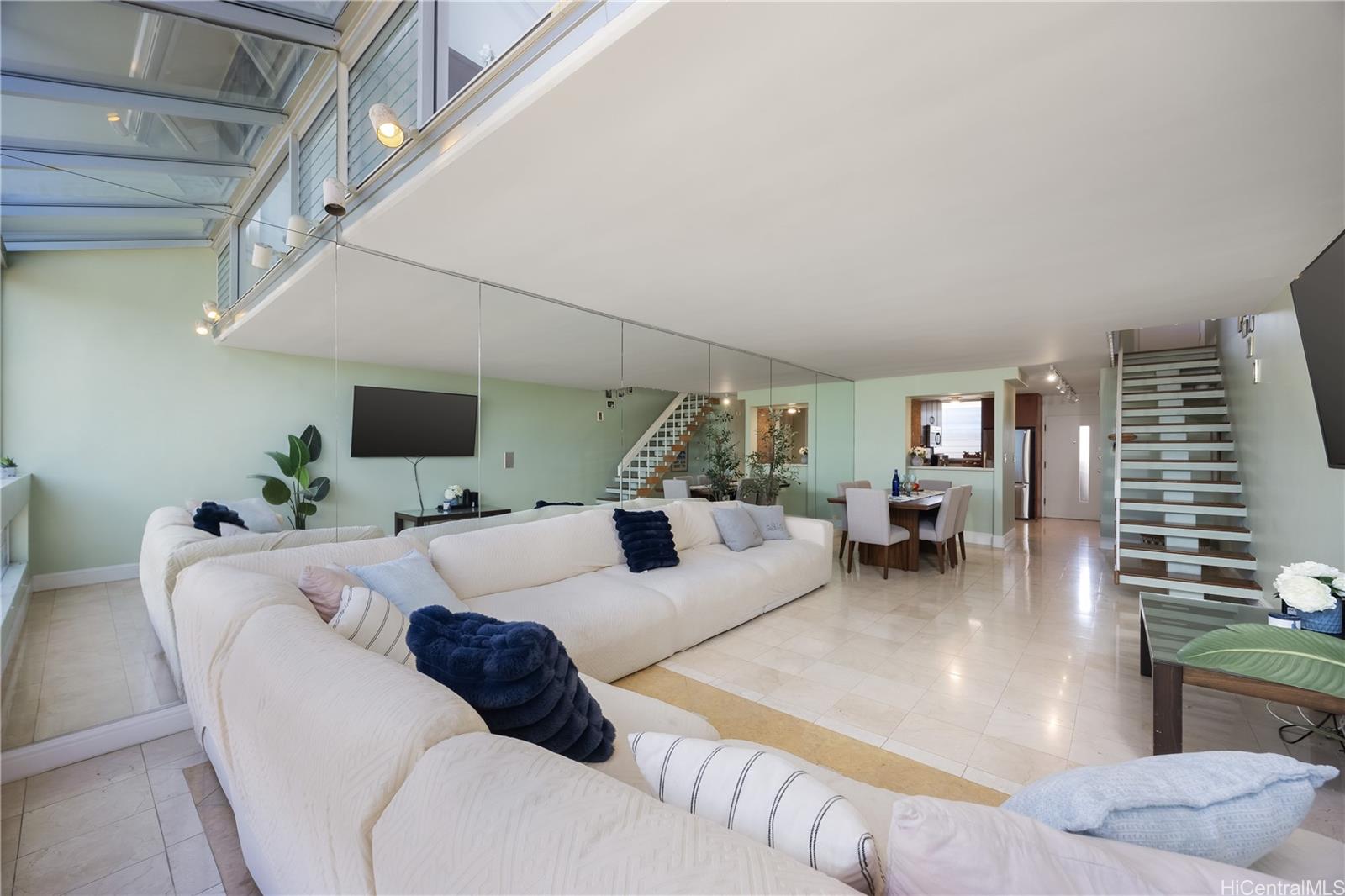 500 University Avenue  Unit 2204