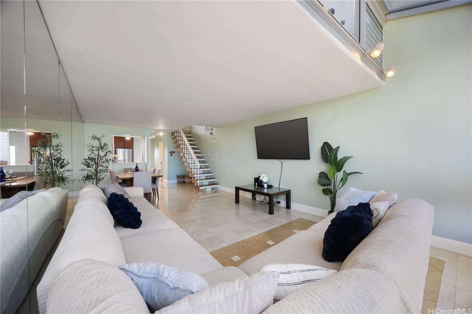 500 University Avenue  Unit 2204