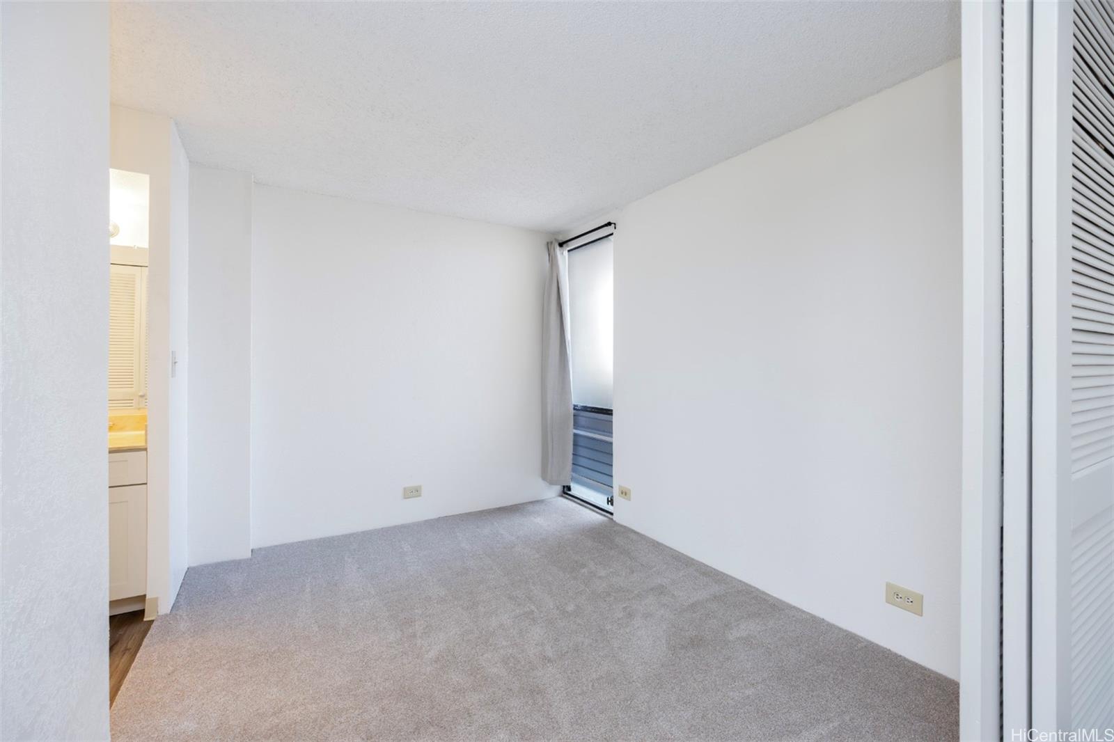 Photo 19 of 21
