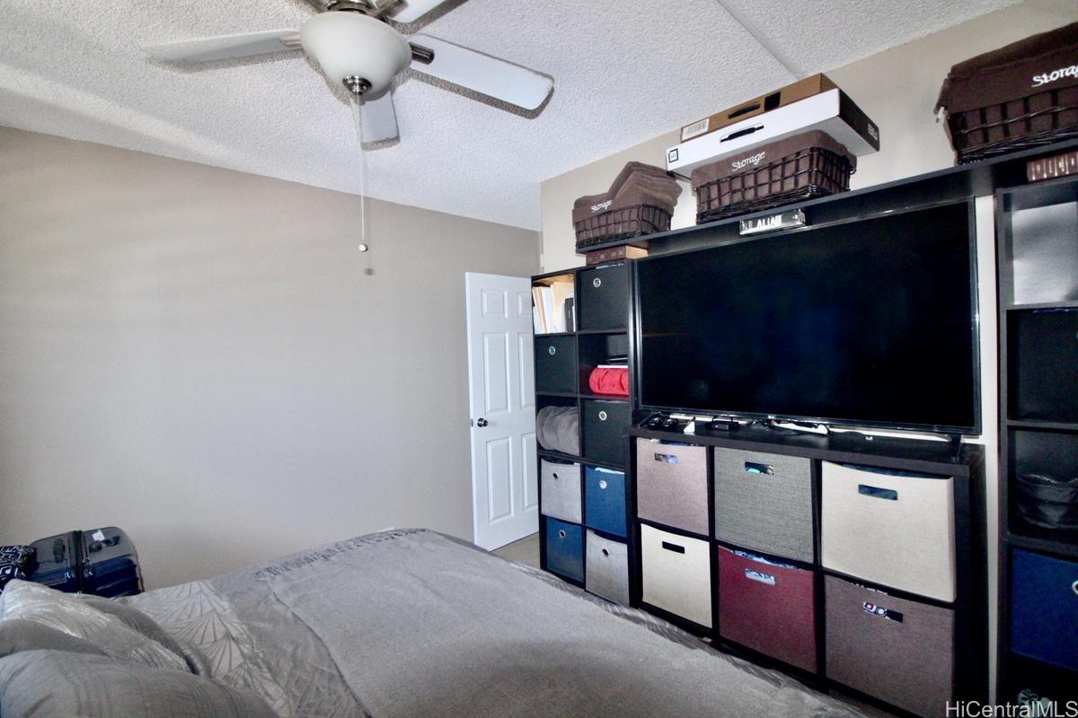 Photo 18 of 25