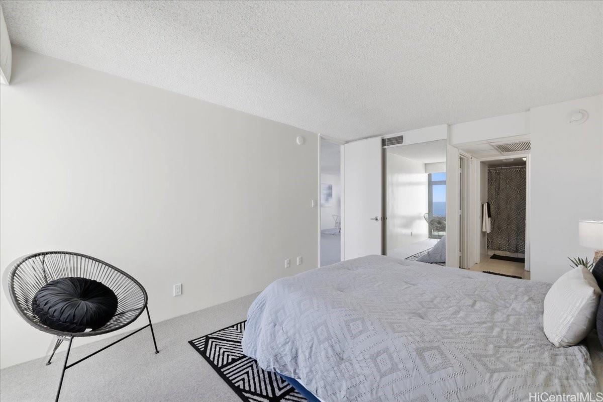 Photo 11 of 22