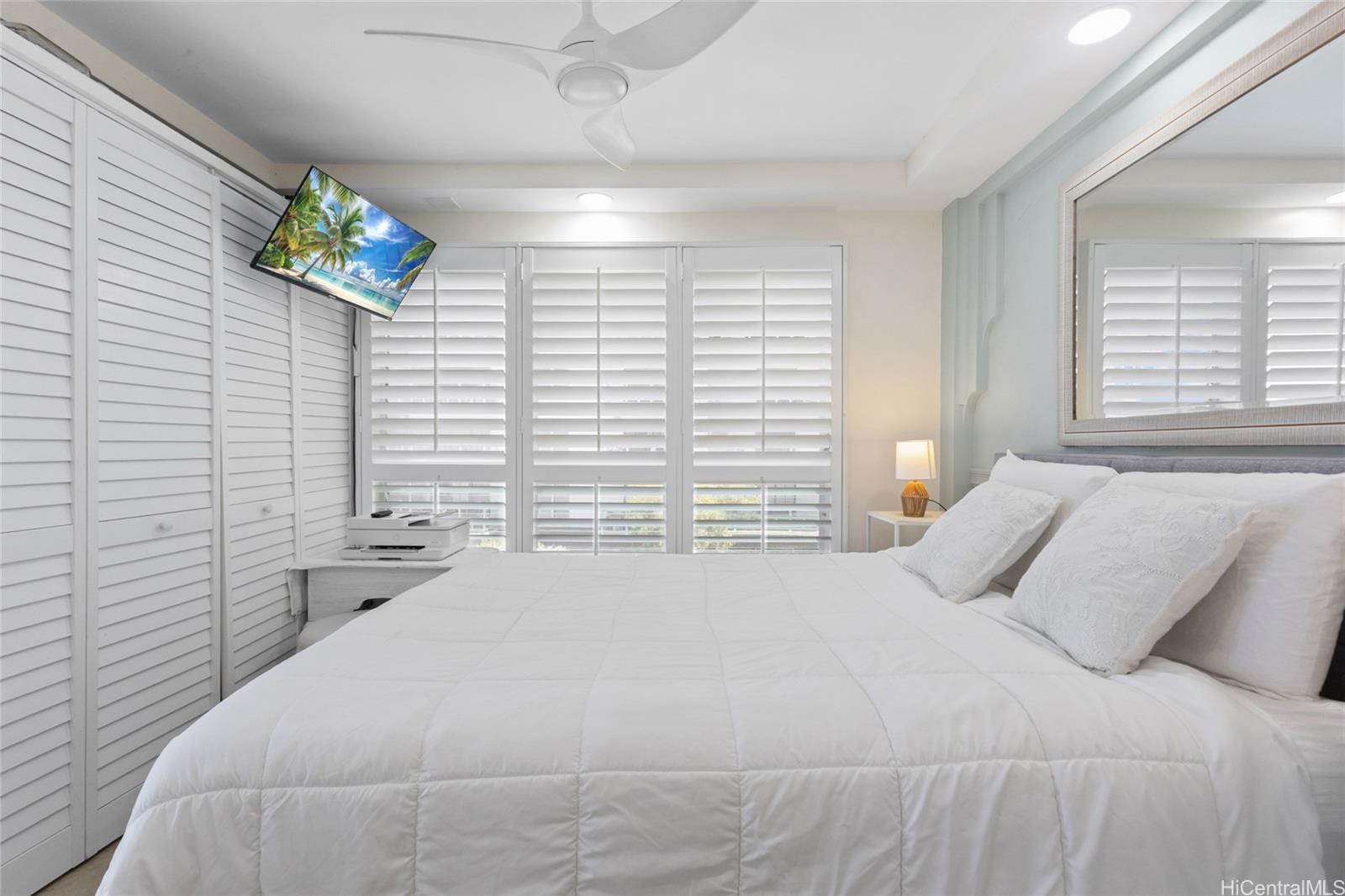 2957 Kalakaua Avenue  Unit 318