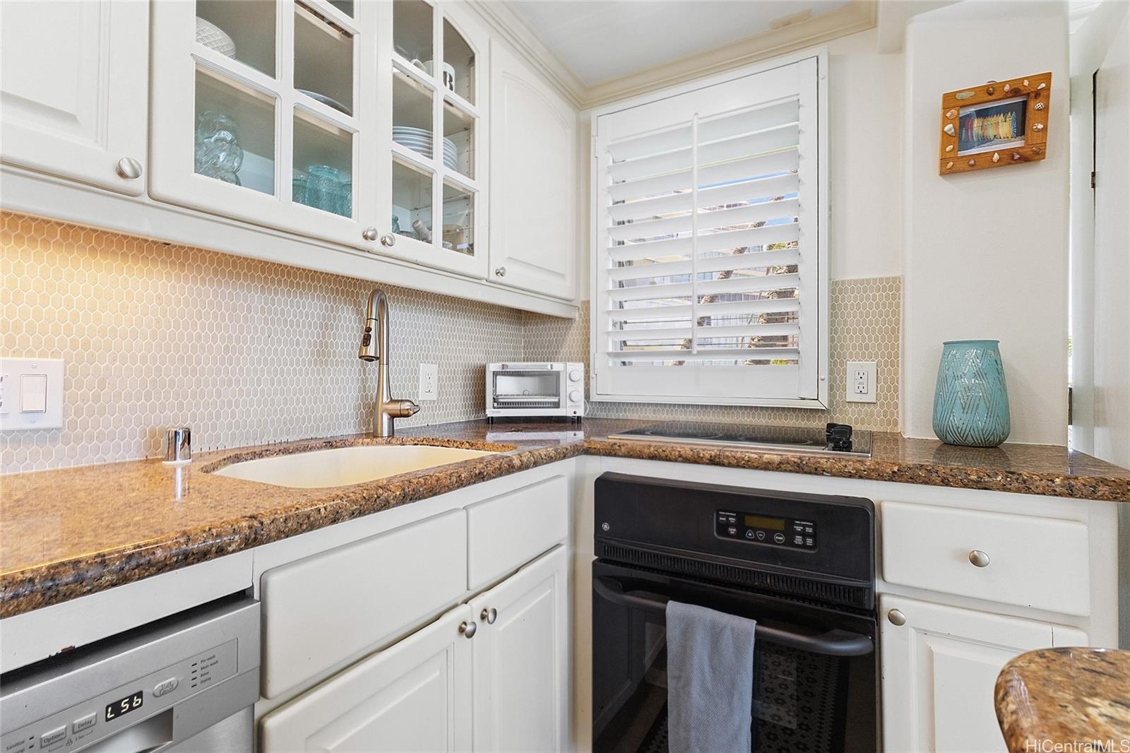 2957 Kalakaua Avenue  Unit 318
