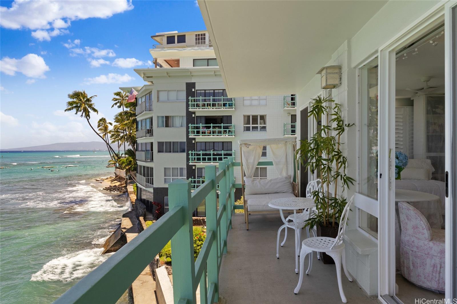 2957 Kalakaua Avenue  Unit 318