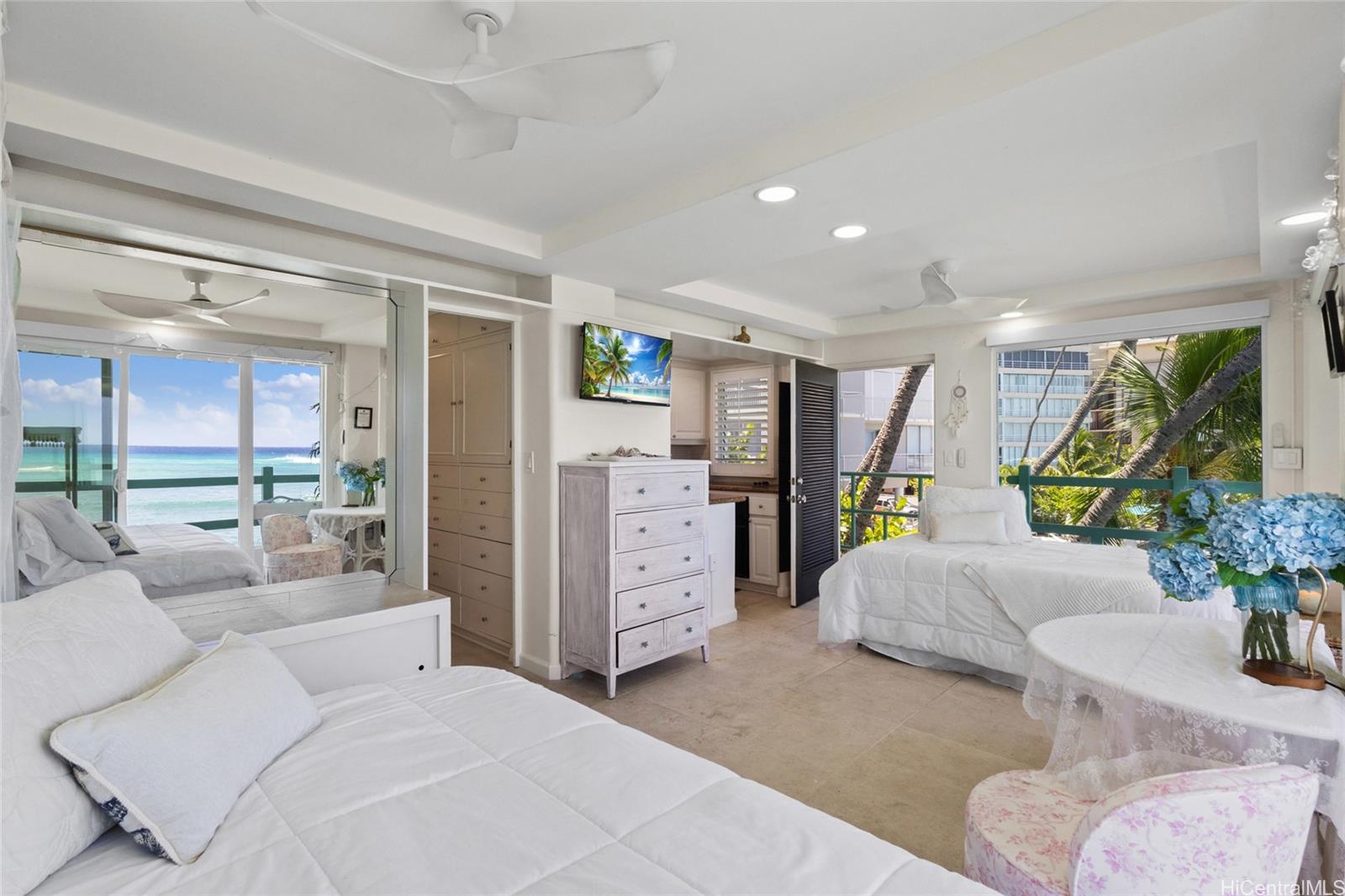2957 Kalakaua Avenue  Unit 318