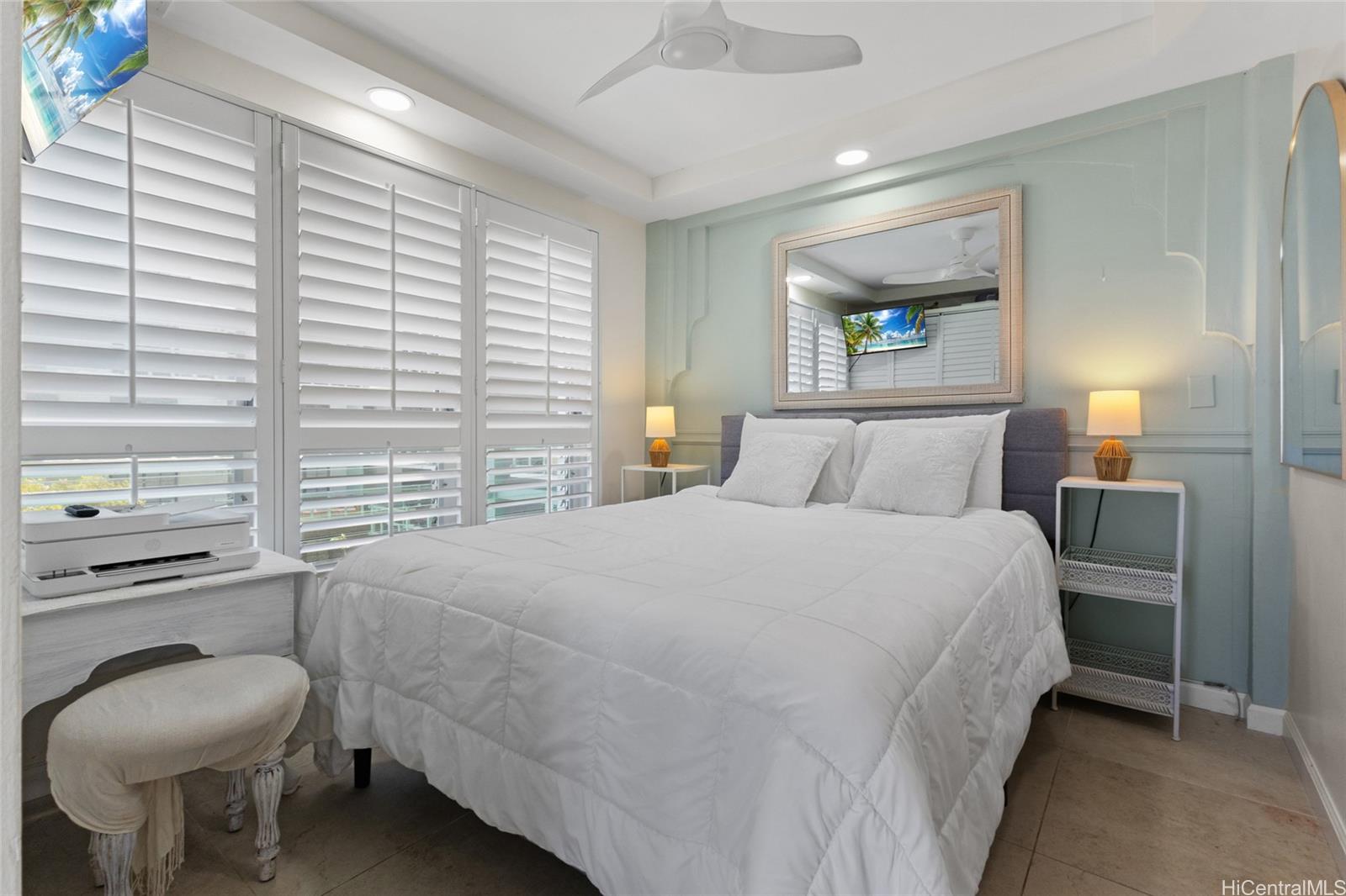 2957 Kalakaua Avenue  Unit 318