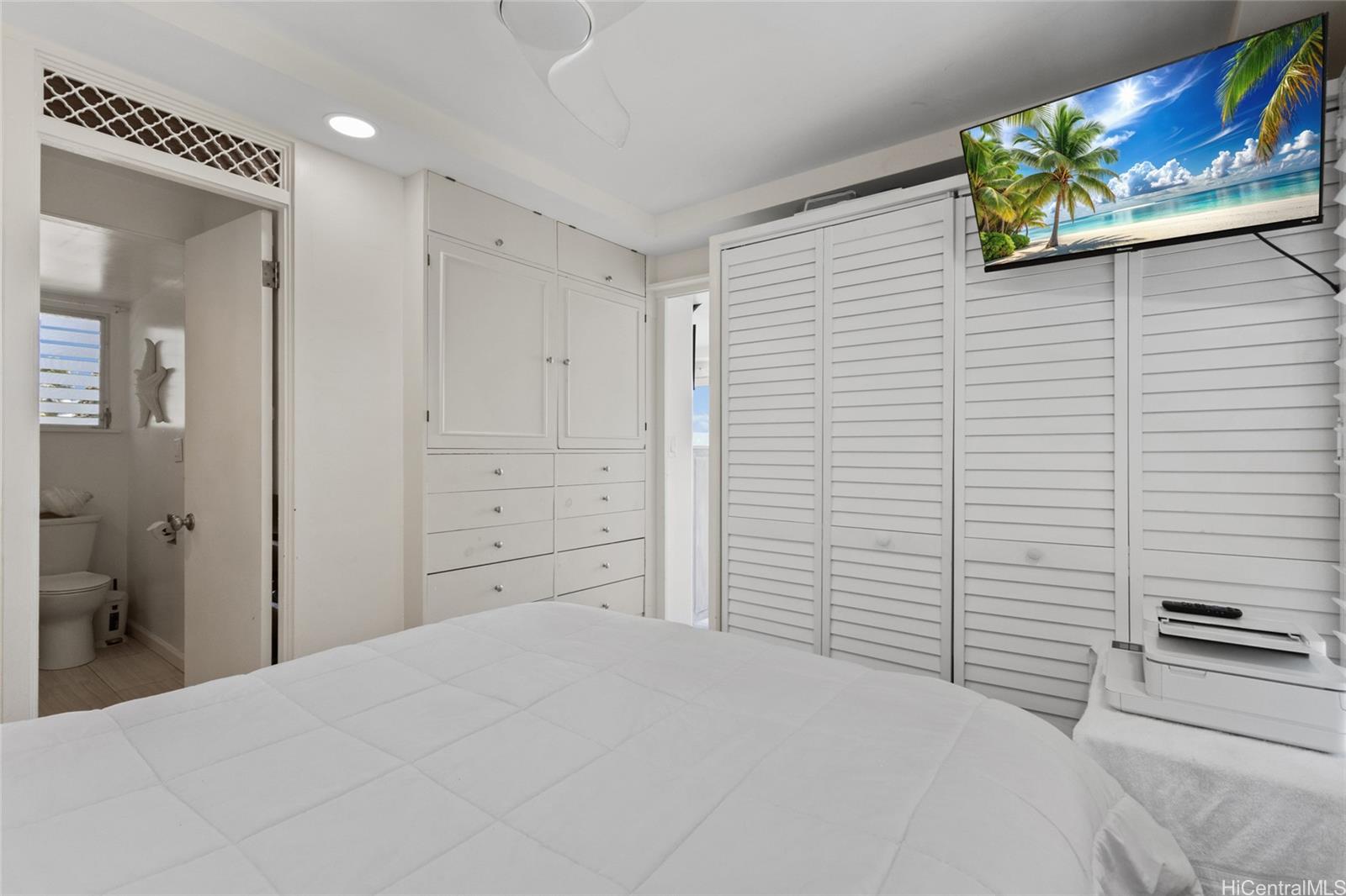2957 Kalakaua Avenue  Unit 318