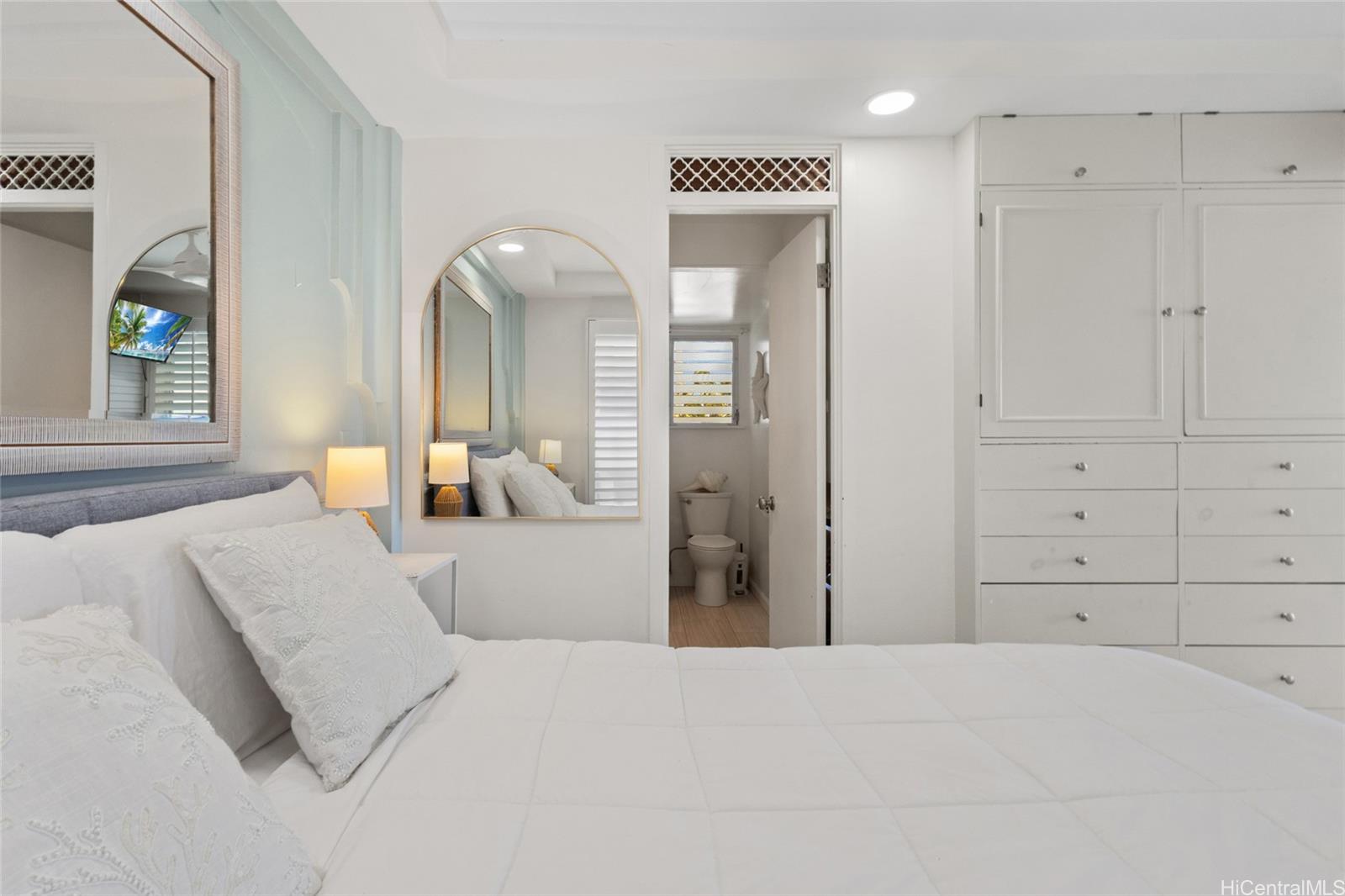 2957 Kalakaua Avenue  Unit 318