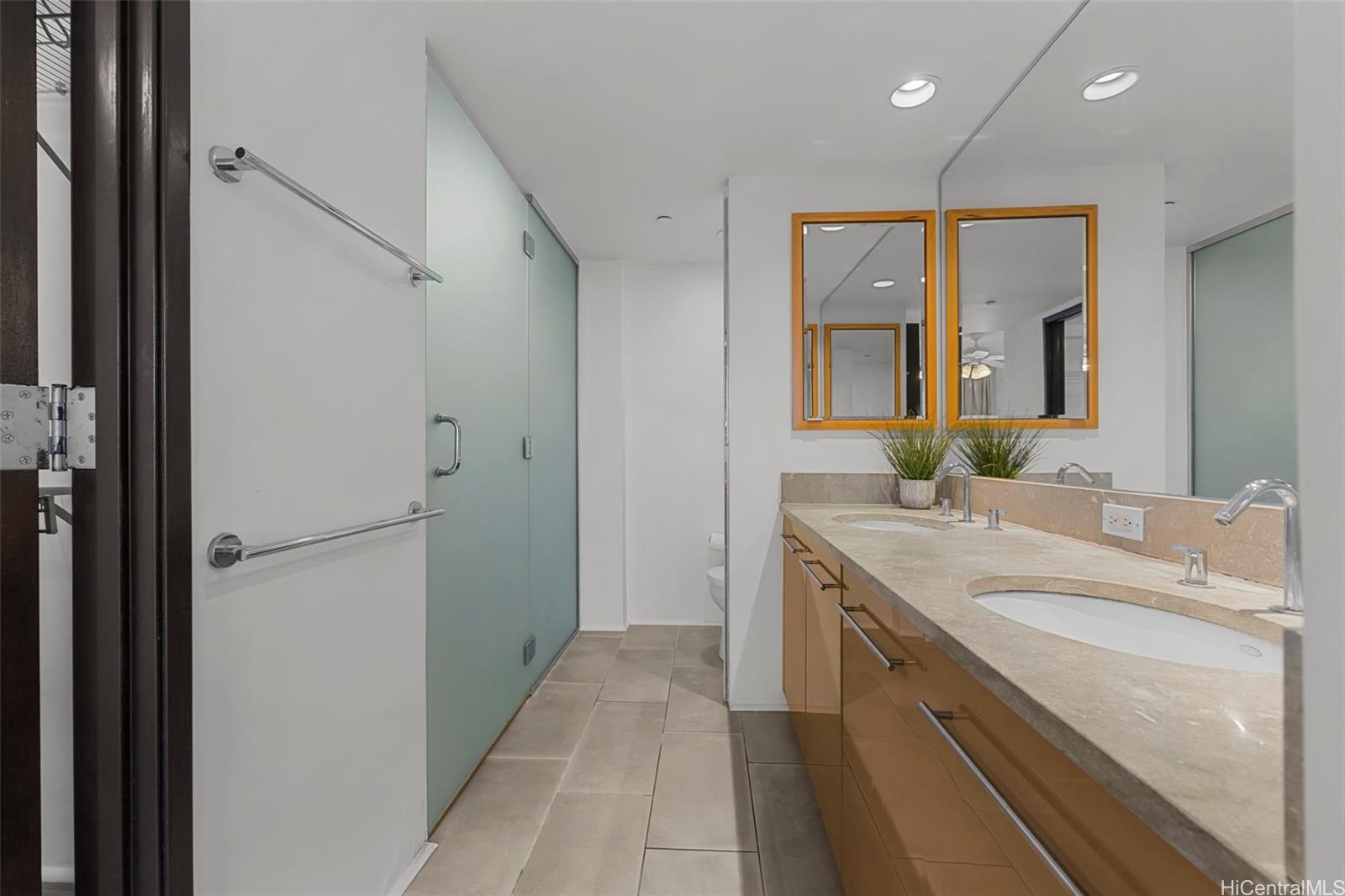1200 Queen Emma Street  Unit 812