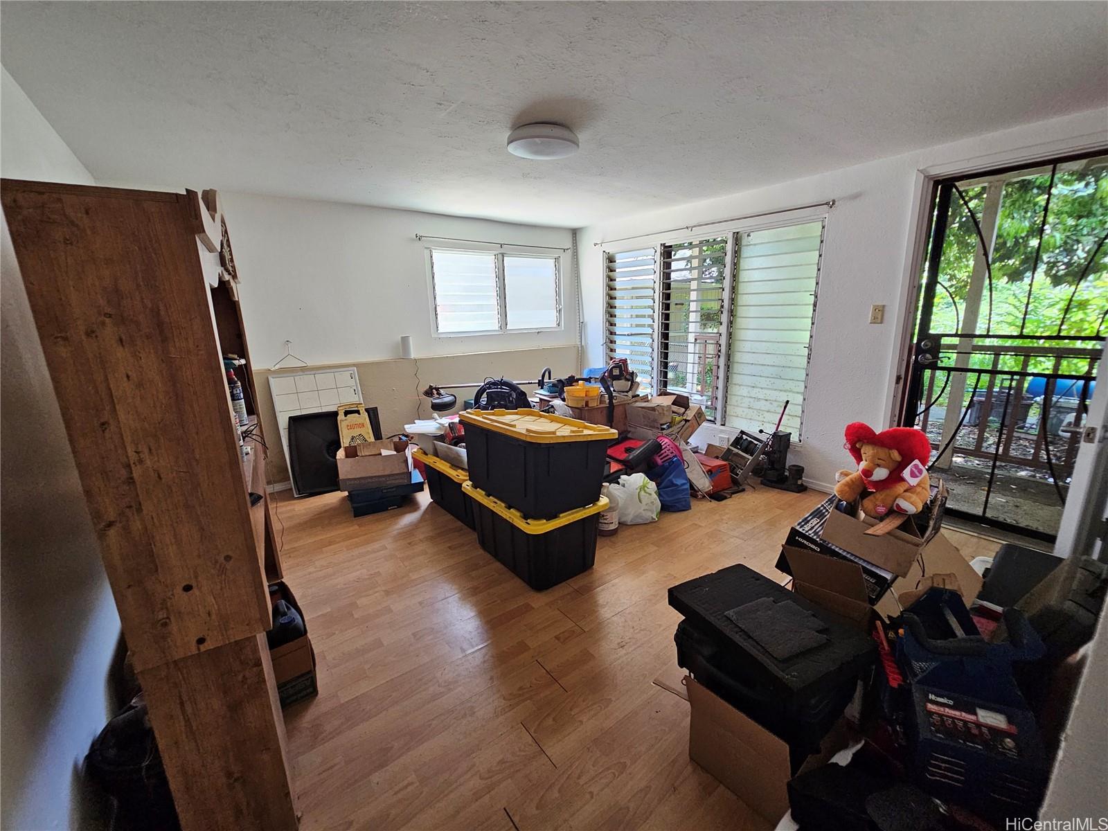 Photo 18 of 25