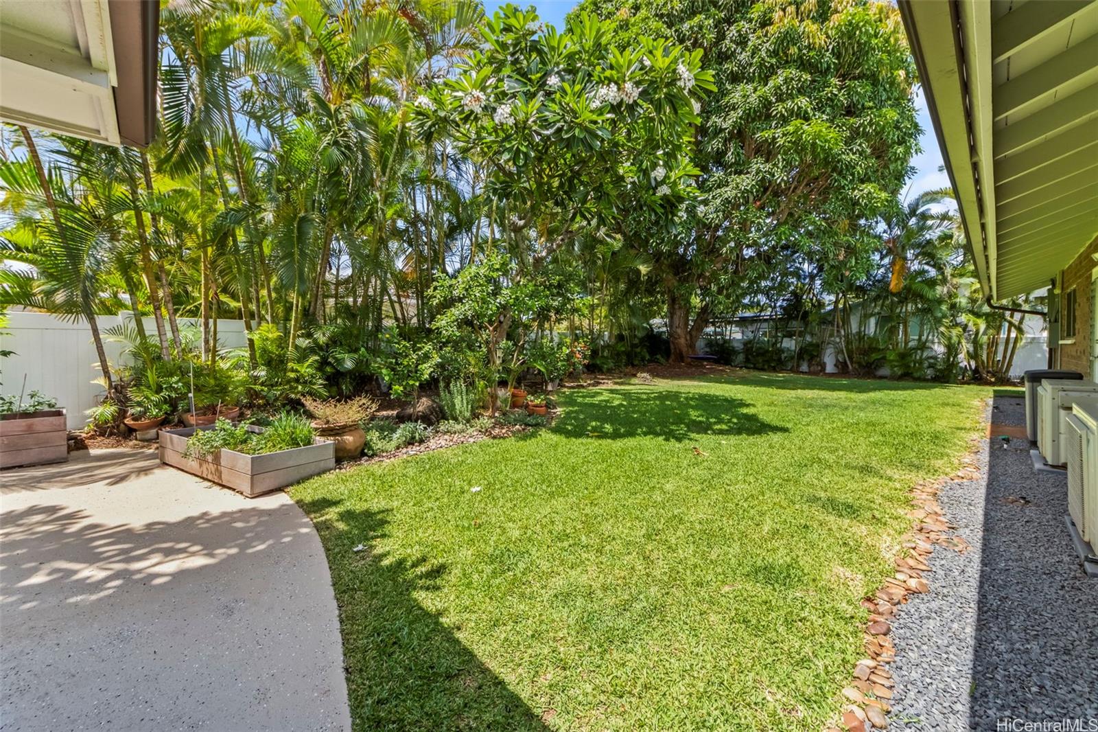 Photo 20 of 25