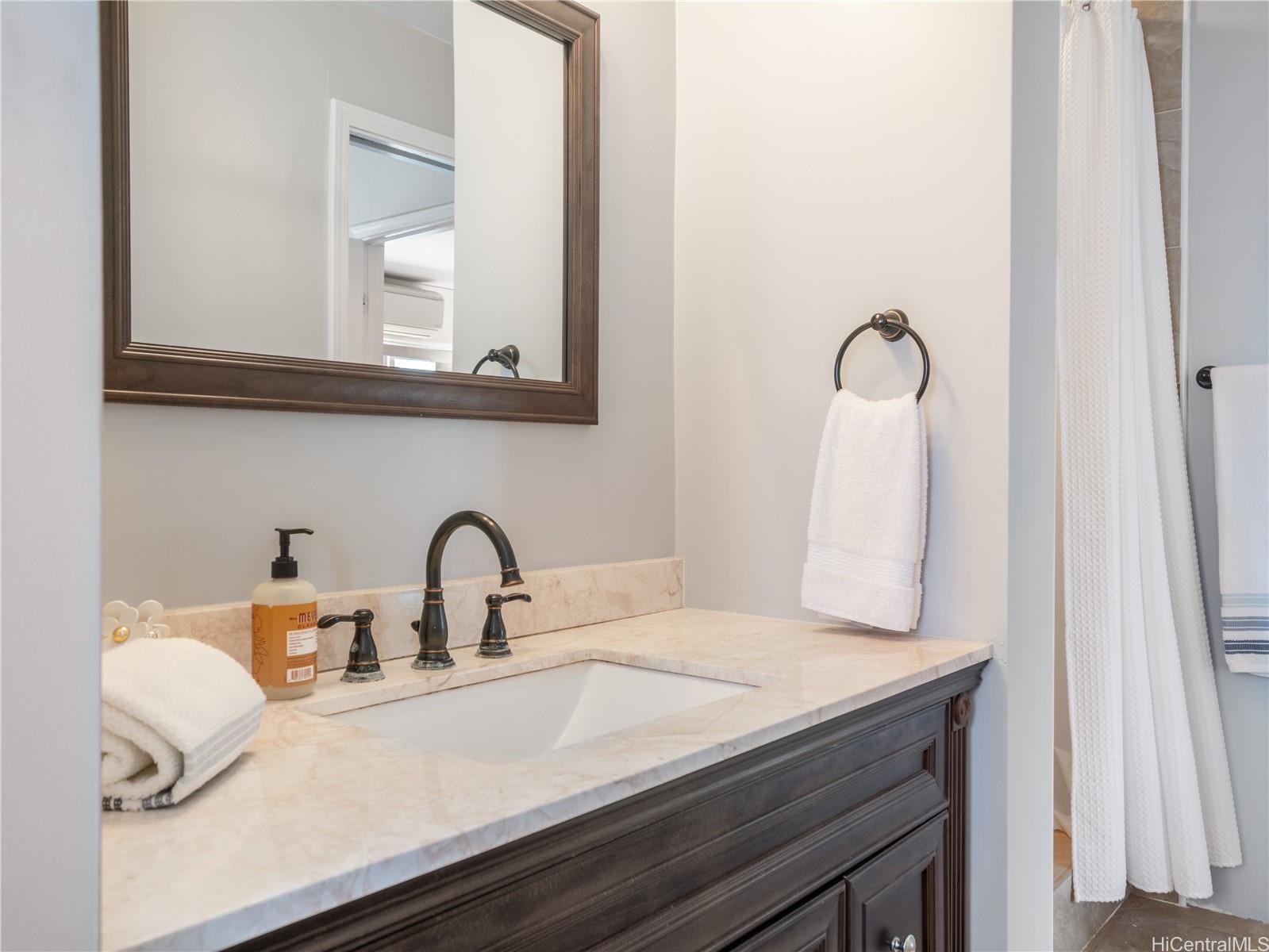 303 Liliuokalani Avenue  Unit 1104
