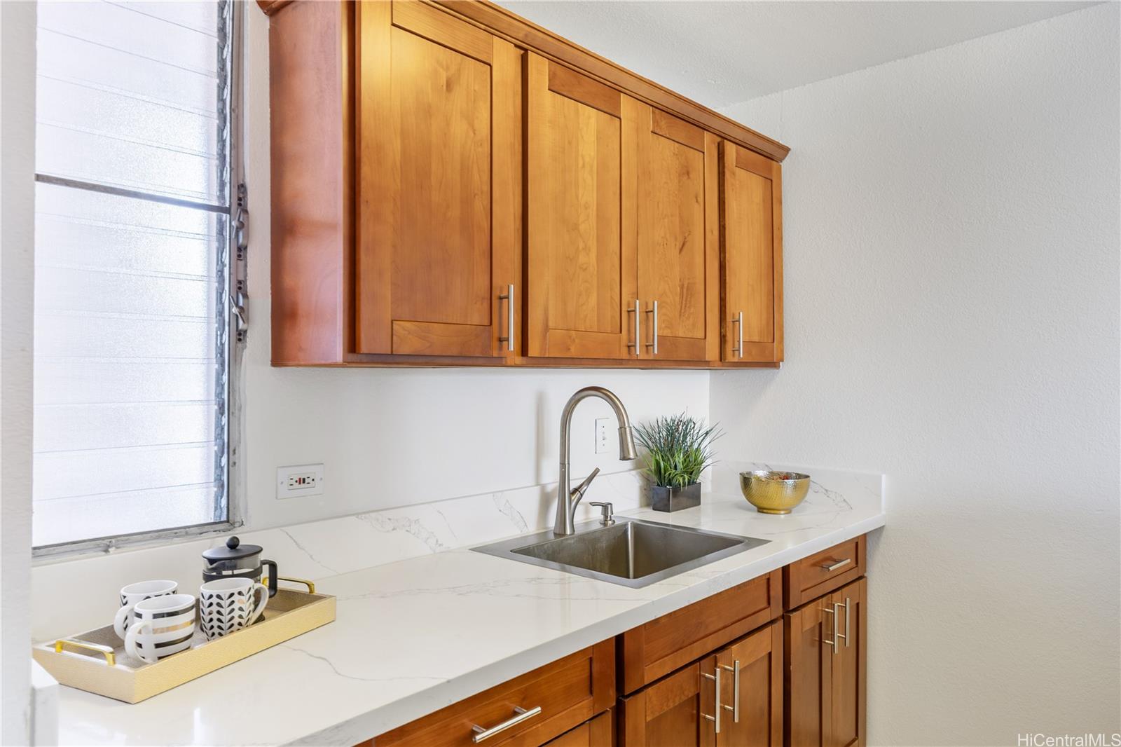 2439 Kapiolani Boulevard  Unit 803