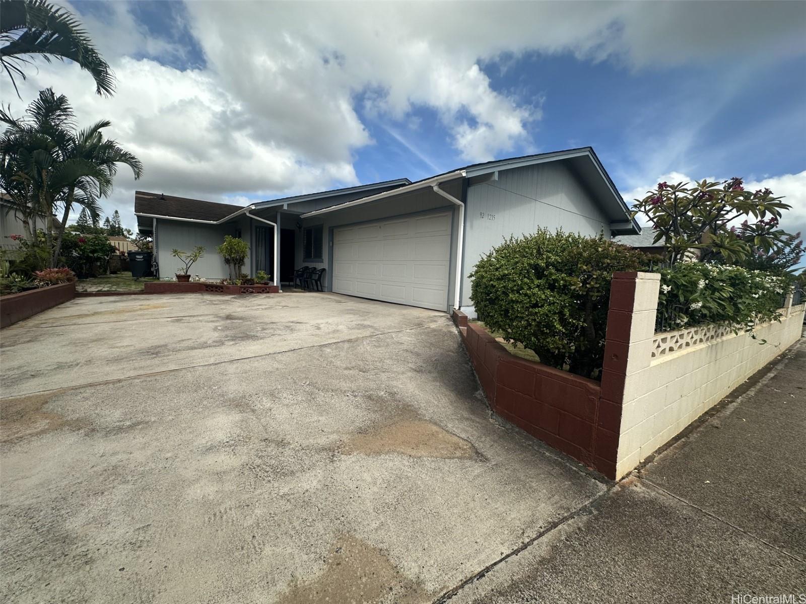 Click for more details 92-1215 Hookeha Street