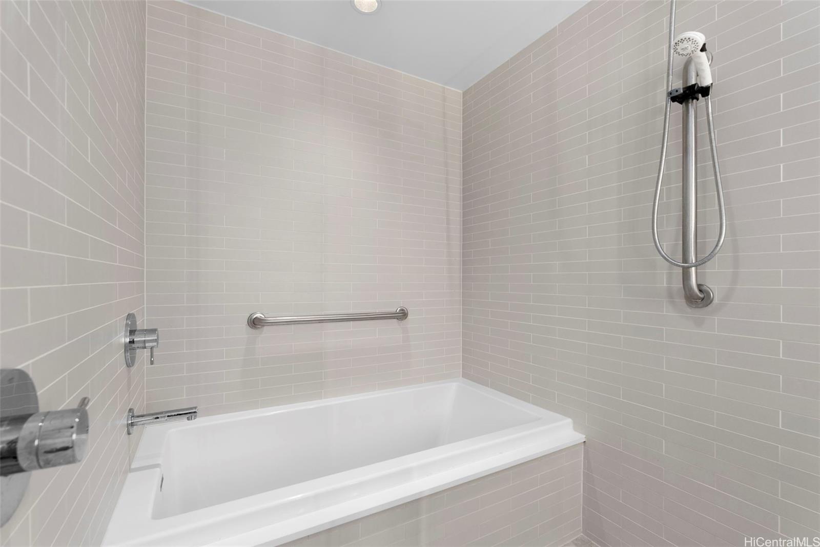 1001 Queen Street  Unit 2904