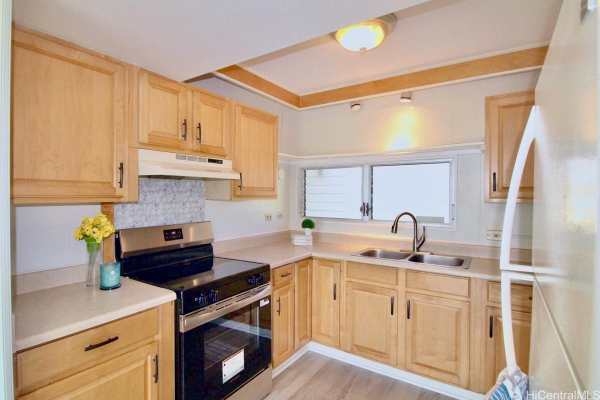 Photo 9 of 25