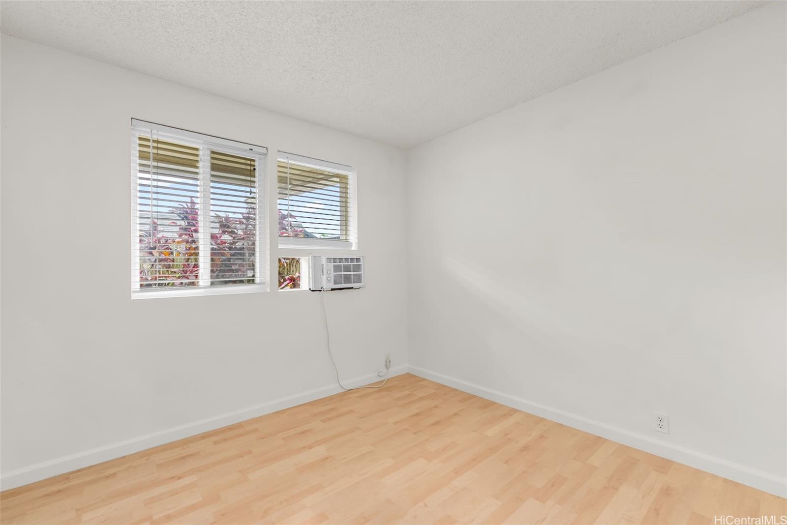 Photo 17 of 25