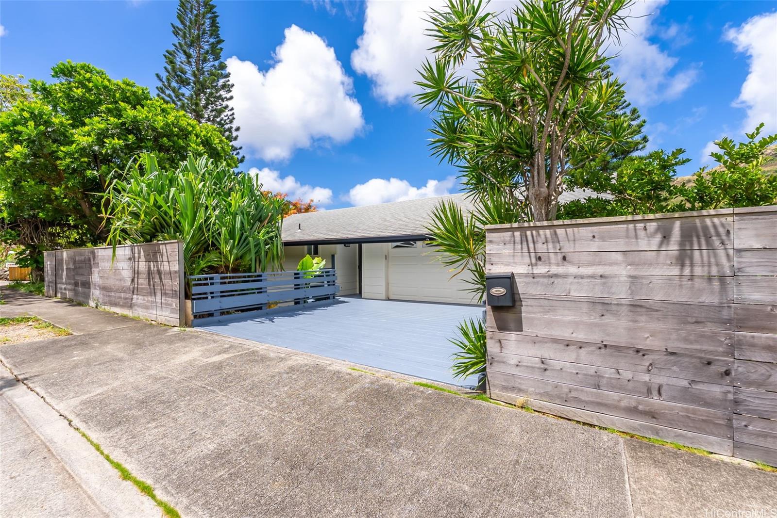 864 Nana Honua Street