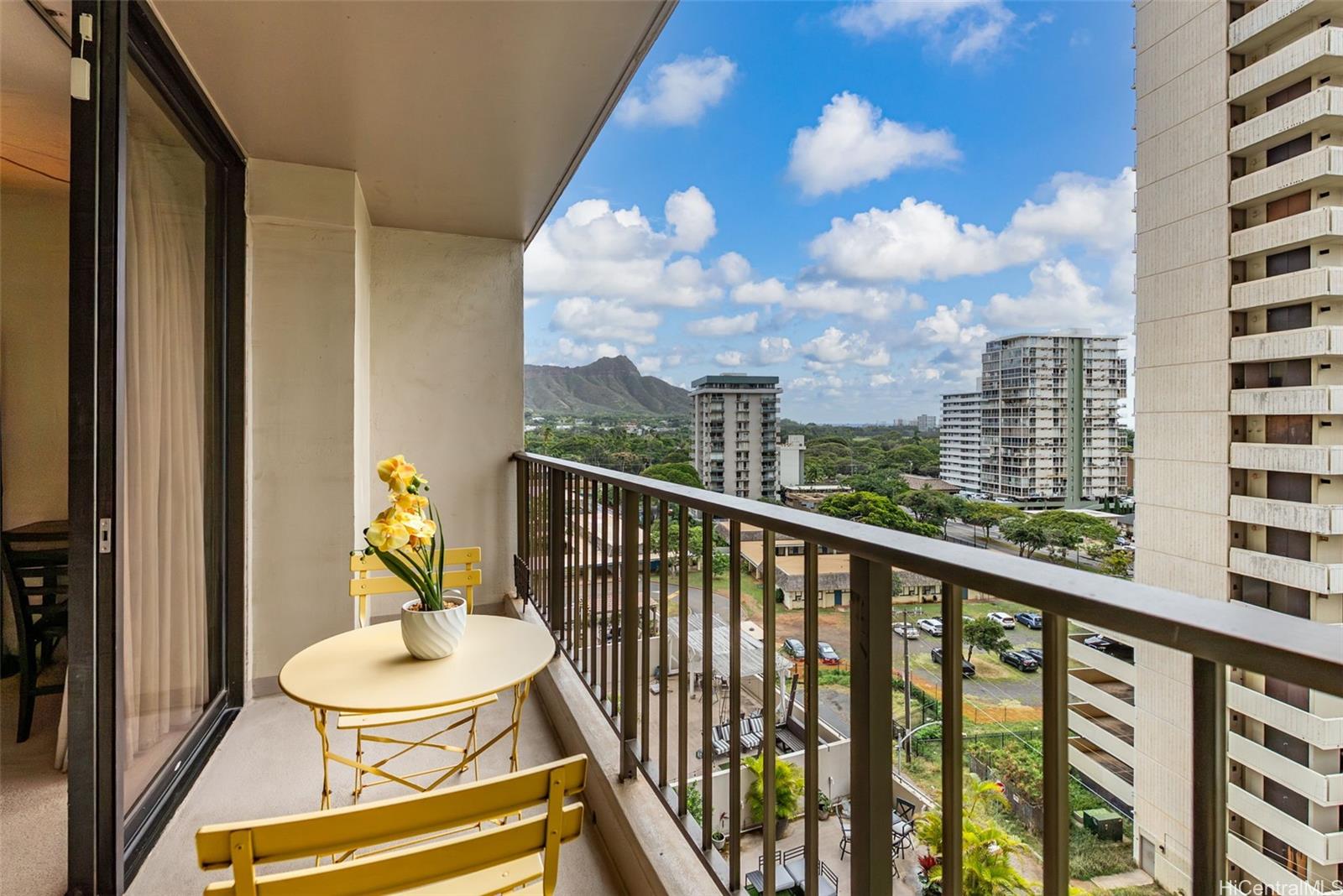 229 Paoakalani Avenue 1008