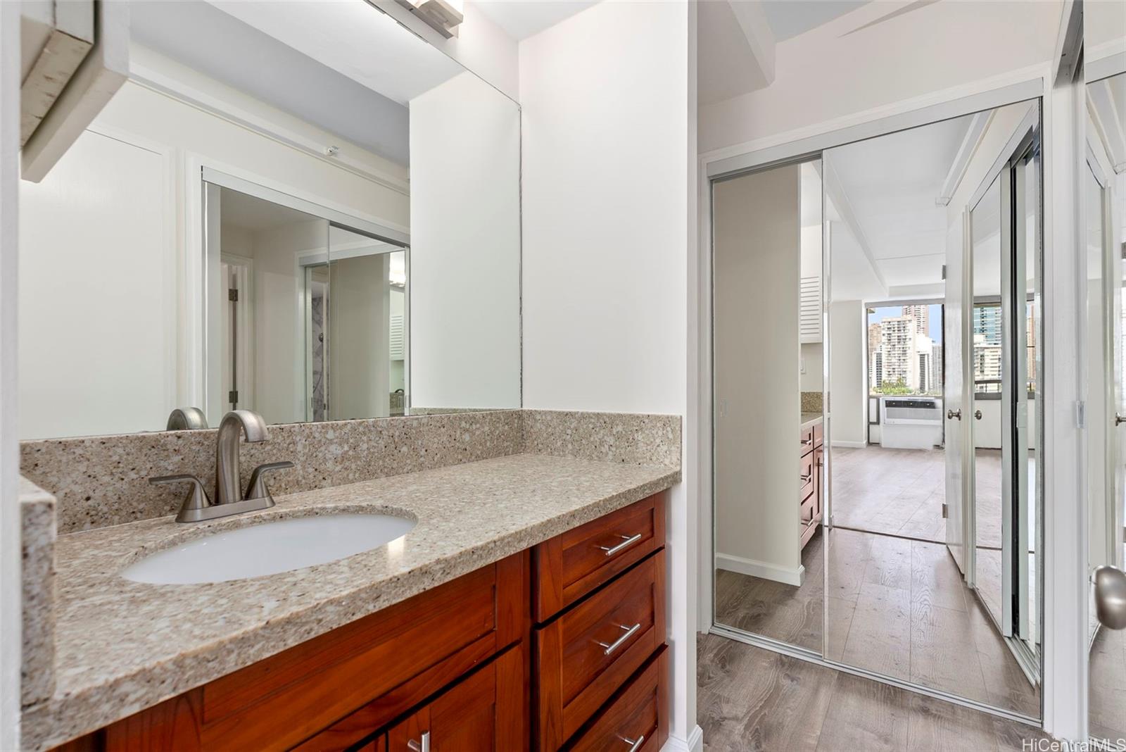 2333 Kapiolani Boulevard  Unit 814