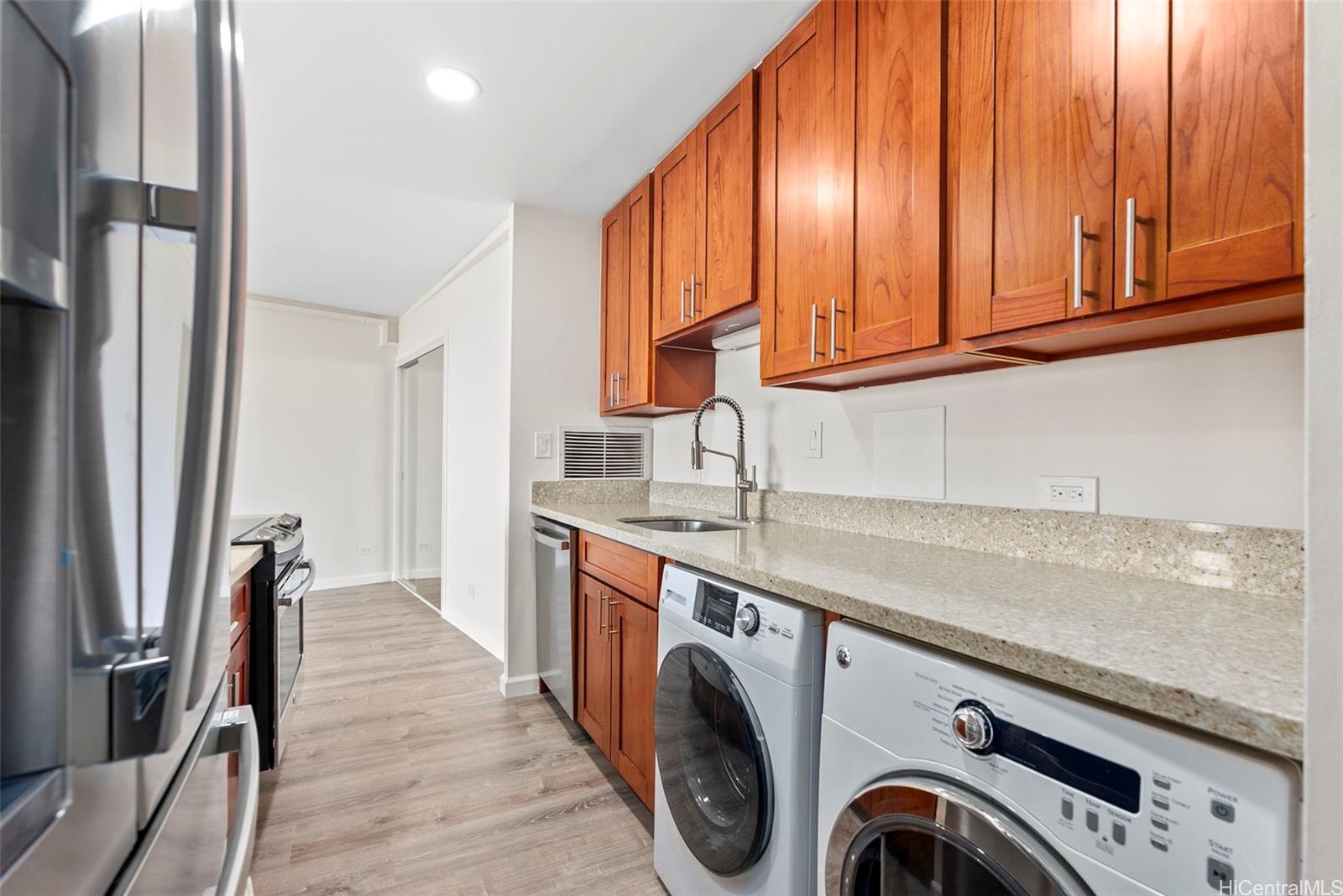 2333 Kapiolani Boulevard  Unit 814
