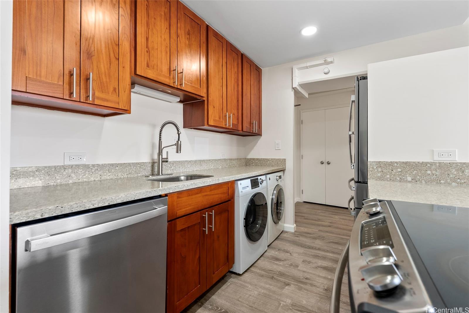 2333 Kapiolani Boulevard  Unit 814
