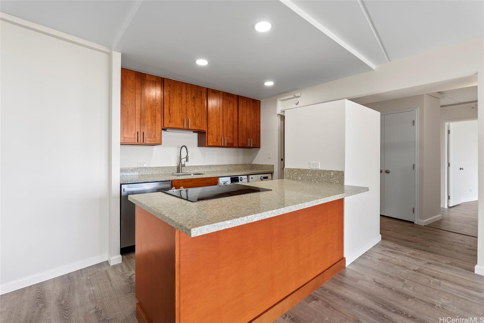 2333 Kapiolani Boulevard  Unit 814