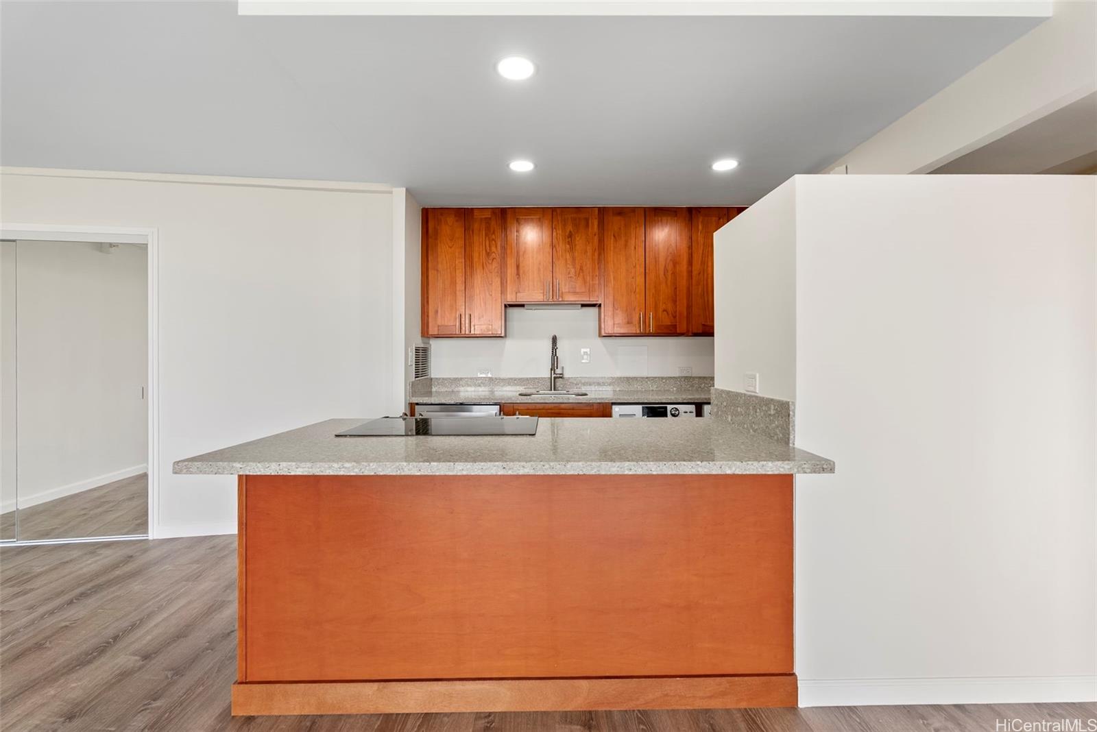 2333 Kapiolani Boulevard  Unit 814