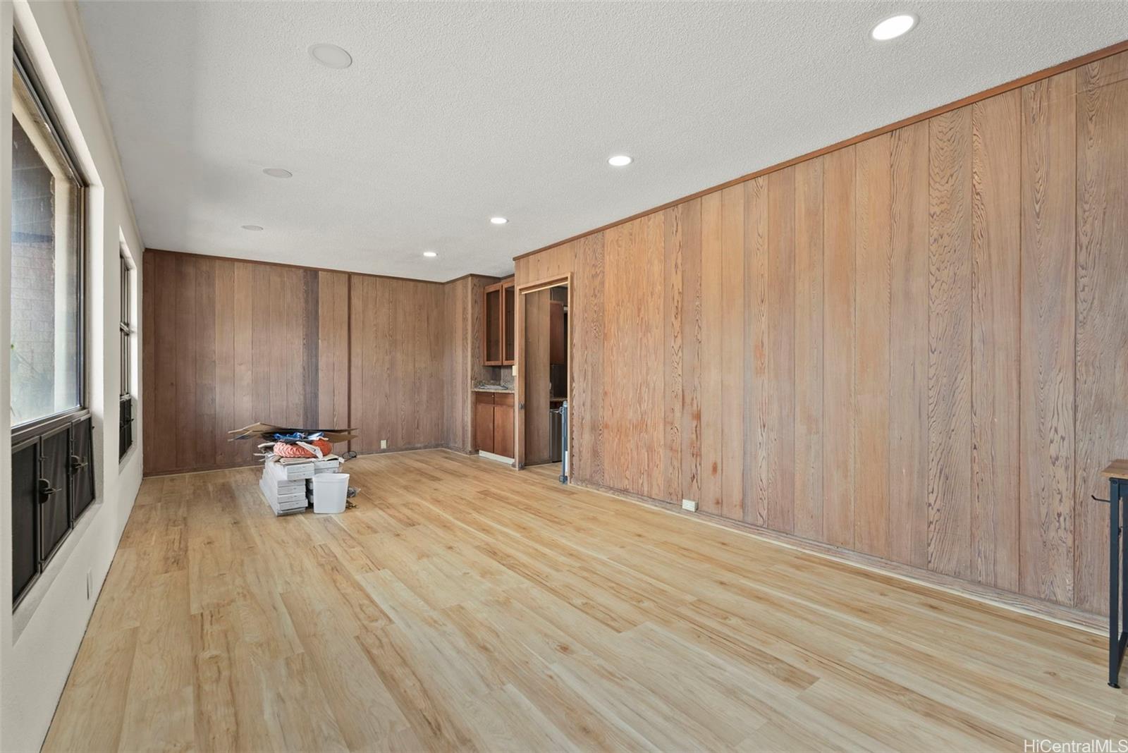 Photo 8 of 25